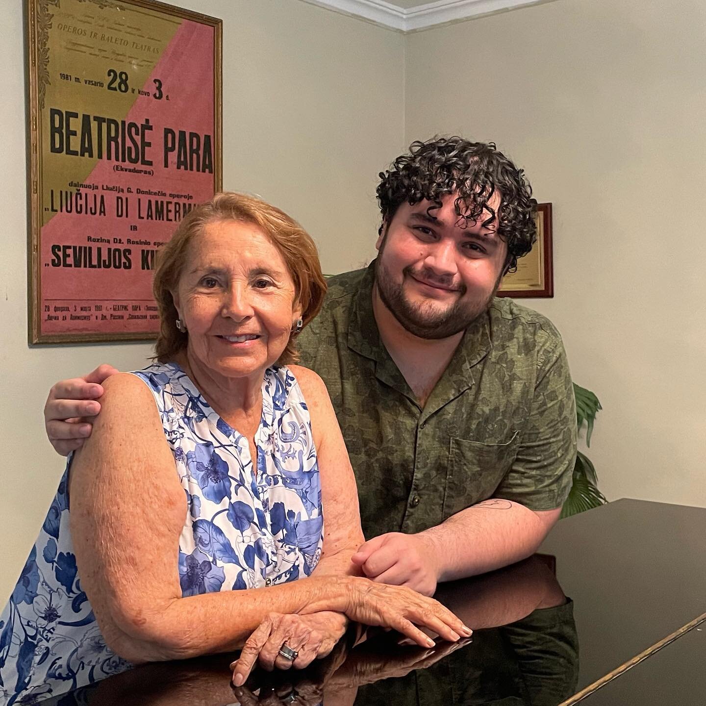 Meet Beatriz Parra Durango. Beatriz was my voice teacher in Ecuador, and one of the reasons I decided to study opera in the first place. She represented our country in a resplendent international career all over the Americas and Europe, became minist