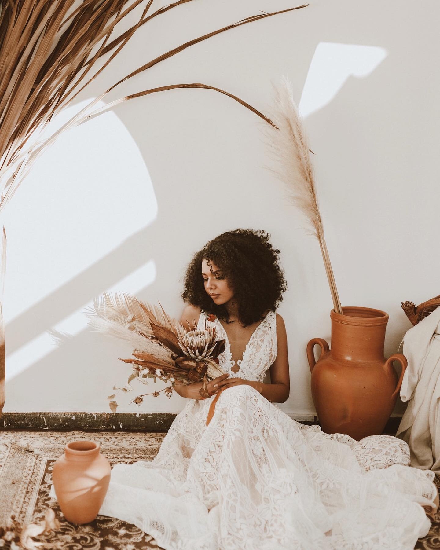 ** FEW SPOTS LEFT ** for mobile hair clients throughout the holidays ✨ 

Send me a dm, email or website inquiry to book.

www.nadiabullock.com 

Look forward to beautifying you safely 💛

.
.
.
📸 unsplash photography 
#nadiabullockhair #vancouverhai