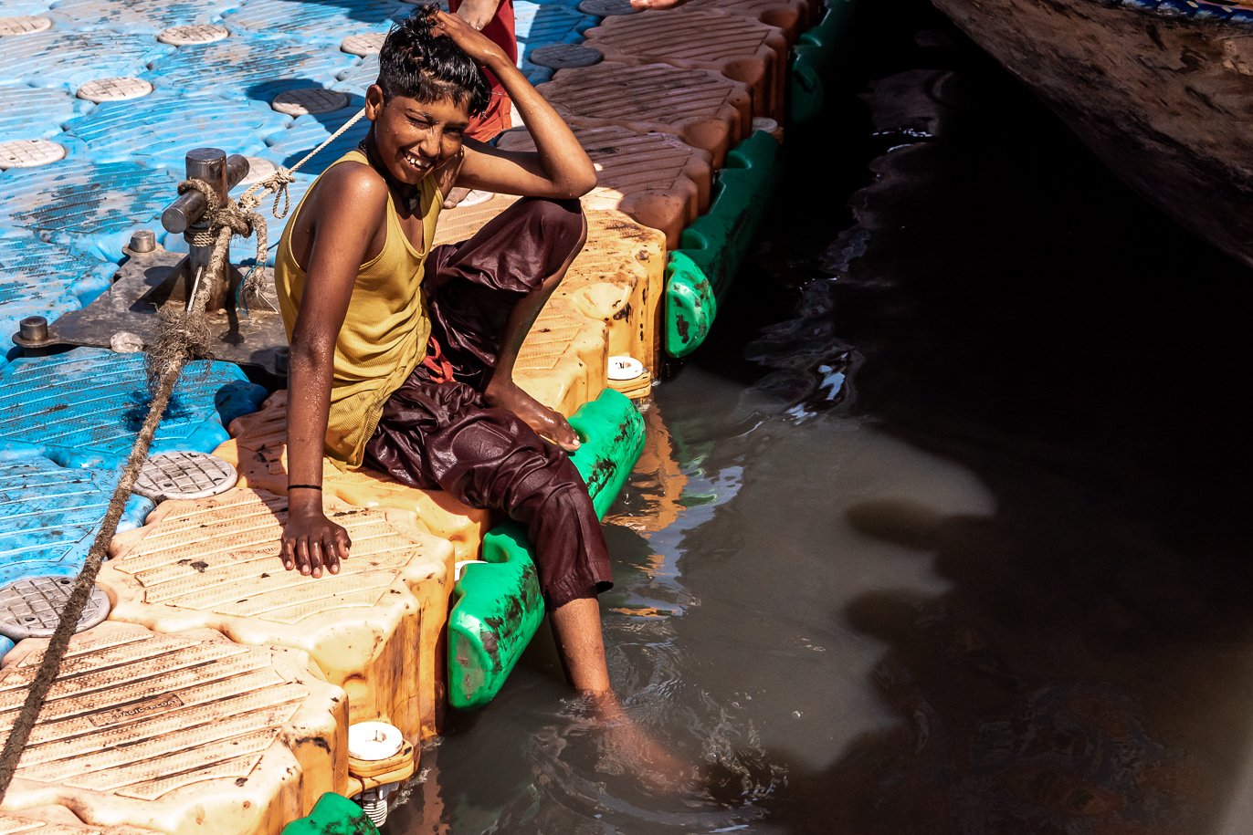 220316-Pakistan-training-fish-village-swimmer-2.jpg