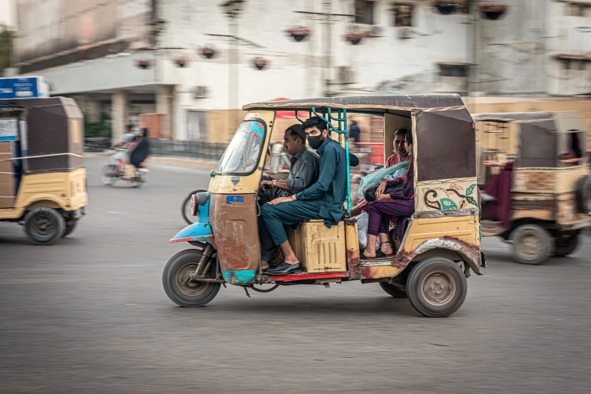 Karachi-tuk-tuk.jpg
