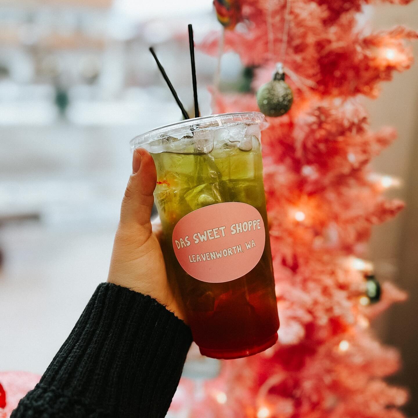 💚THE GRINCH💚 Come try one of our green grinch redbulls this holiday season! #drinkoftheweek #holidaydrink