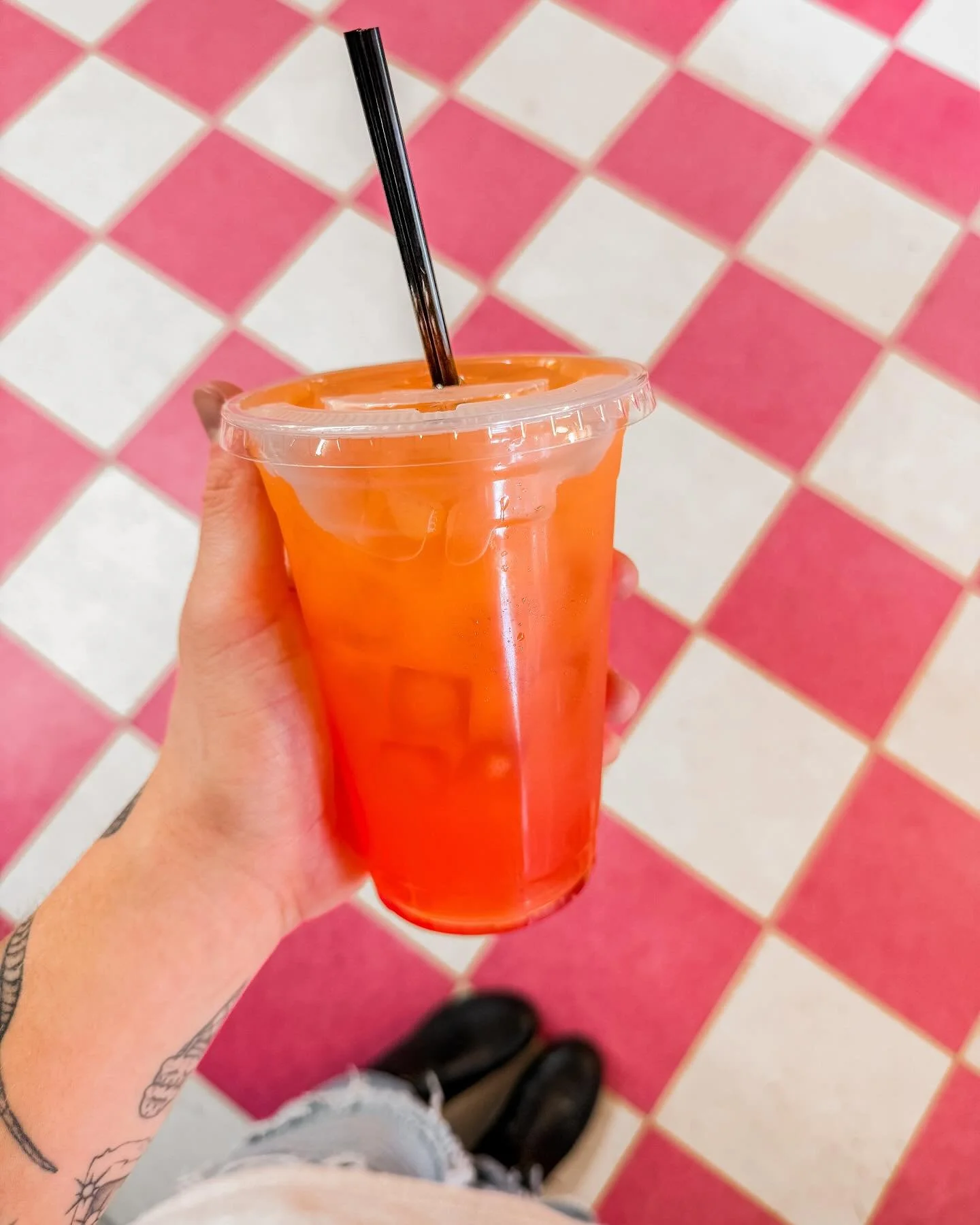 Tropic Thunderbolt🌴⚡️ Redbull soda mixed with Ruby Red Grapefruit, Passionfruit, and topped with Orange Juice! We are manifesting warm sunny weather with this one!

#springtime #redbullsoda