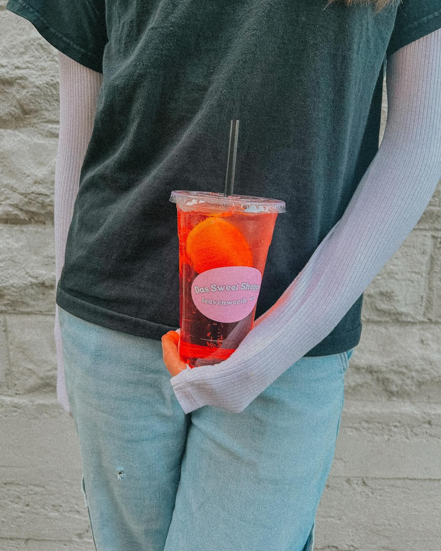 Old Valentine💖 Mix of rose, strawberry, and a squeeze of fresh lemon. Try as a redbull or an Italian soda. Valentine&rsquo;s Day is around the corner!! We have lots of chocolate and sweets to complete the perfect gift!🍬💕