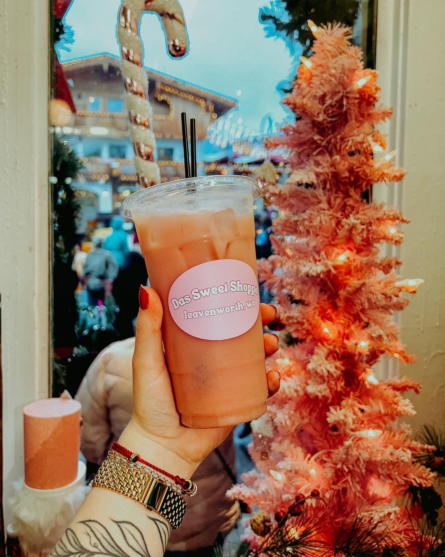 New drink alert!!!!

✨Princess Peach✨ Combination of white peach, vanilla, &amp; prickly pear with a little dash of cream! Try as a Redbull or an Italian Soda💖