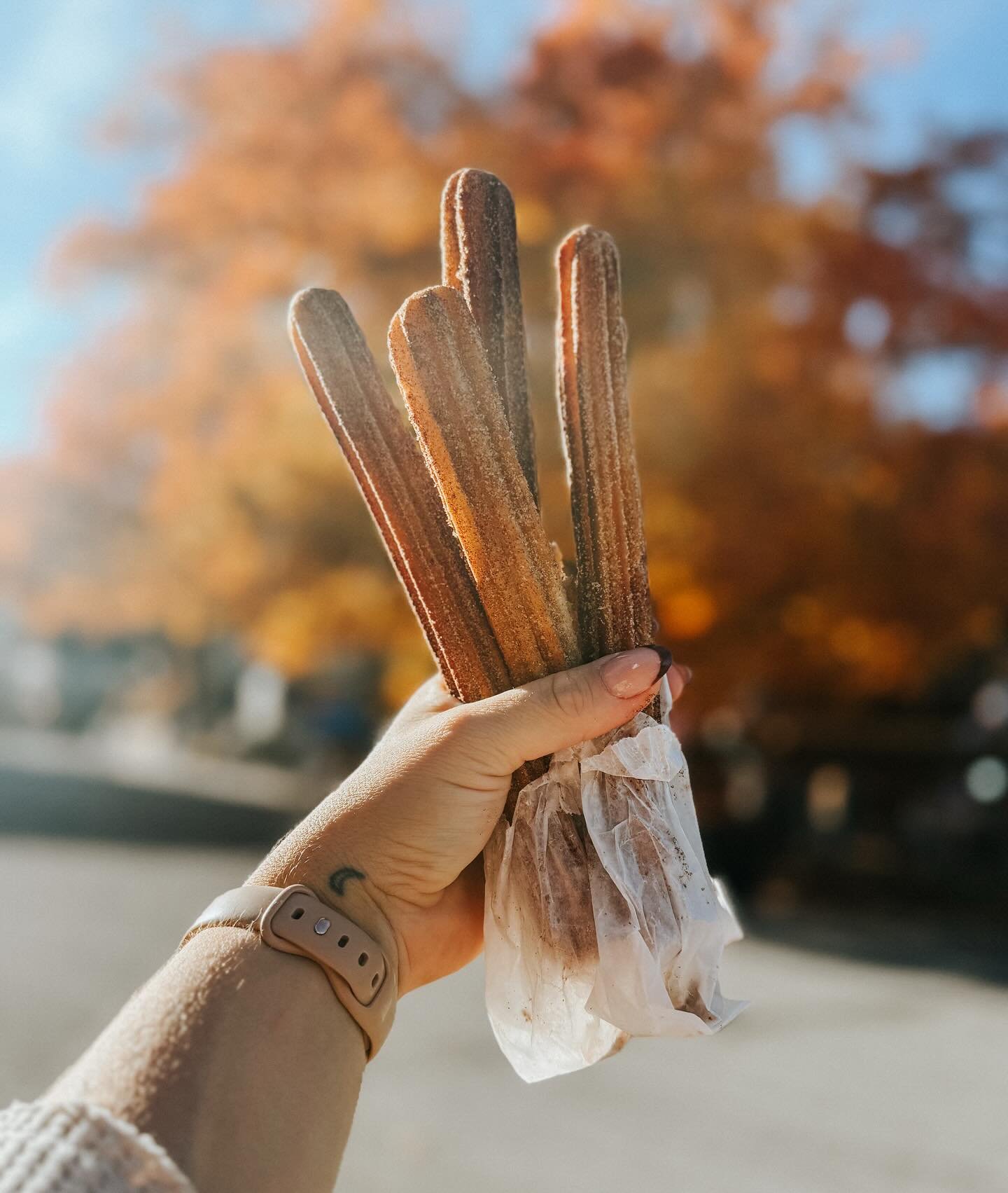 It&rsquo;s churro season😋 We have warm churros all winter long! Plain, Bavarian Cream, &amp; Strawberry&hellip;and always vegan! Happy fall!🍂🎃🤎