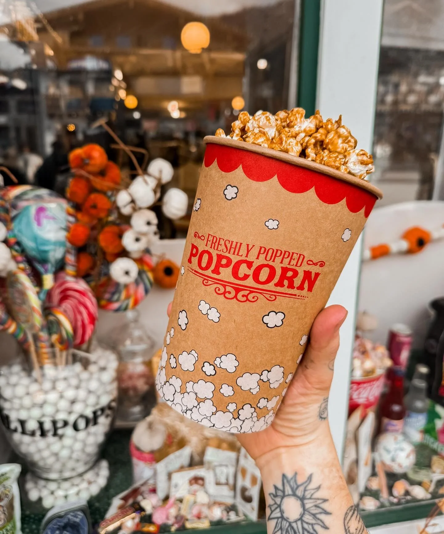Caramel corn machine is back up and running just in time for the holidays!! We have fresh caramel corn being made all weekend!💖
