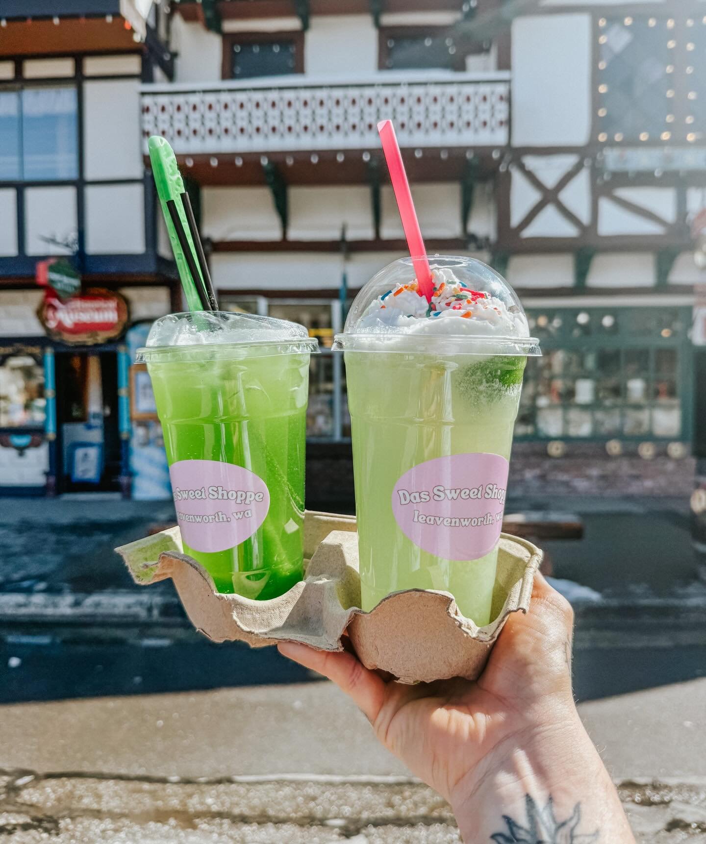 New specials for the week!!✨

Pot o&rsquo; Gold Dirty Soda🌈 - Kiwi Sprite with fresh lime, a splash of coconut milk topped with whip cream &amp; rainbow sprinkles!

Lucky Apple Redbull🍀 - Green Apple Redbull with a splash of lemonade topped with a 