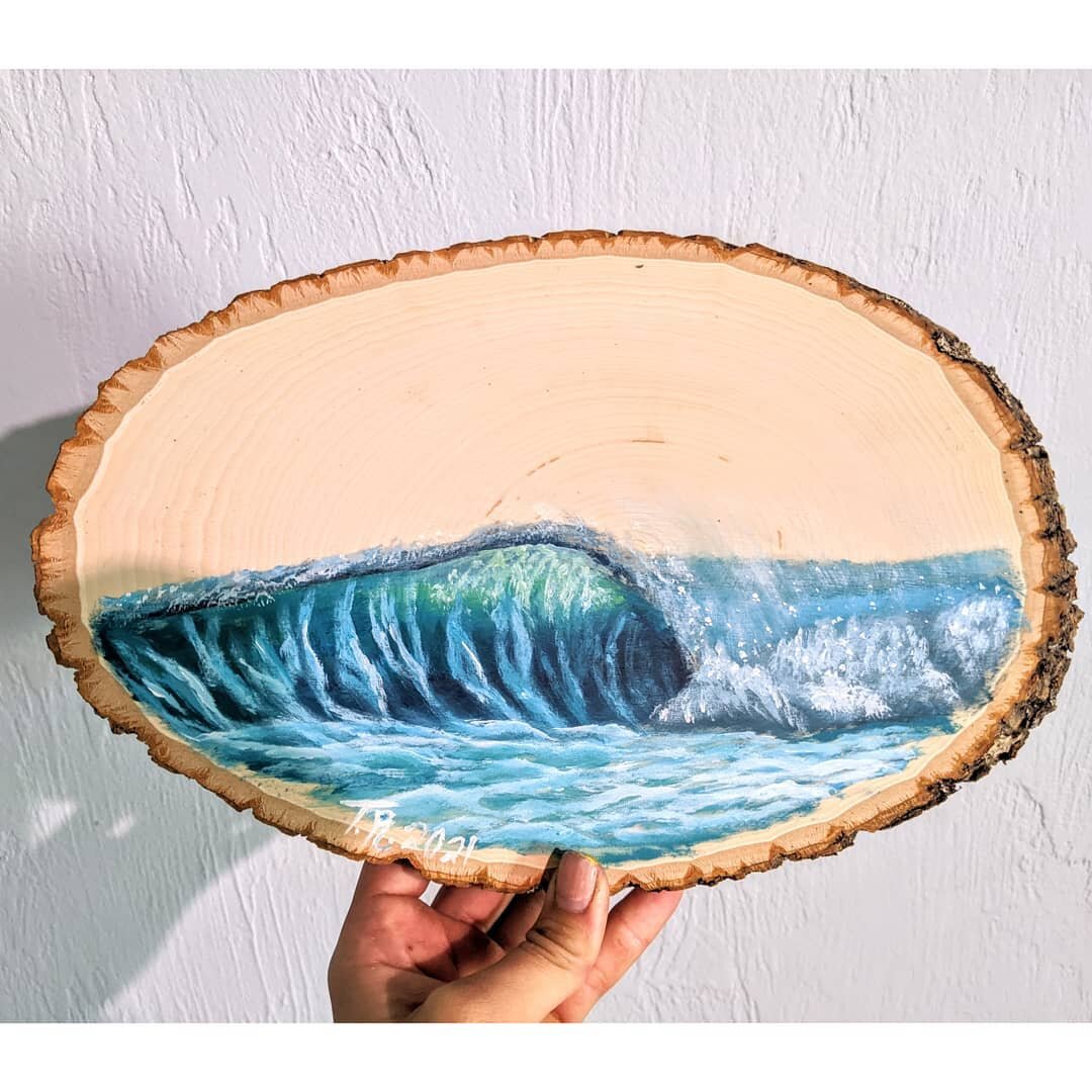 I always enjoy willing out these cute little wood rounds, it's nice to just let my mind loose and paint a mini wave. Hope you enjoy!