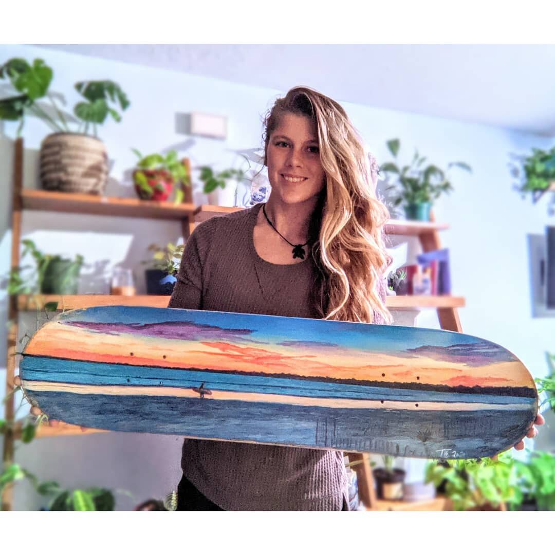 Another seascape skate deck in the books. I love creating these custom creations based on peoples home beaches and these sunrise colors are incredible! I'm not really one to paint blue skies too often it seems like 😬. Nature really does seem to have