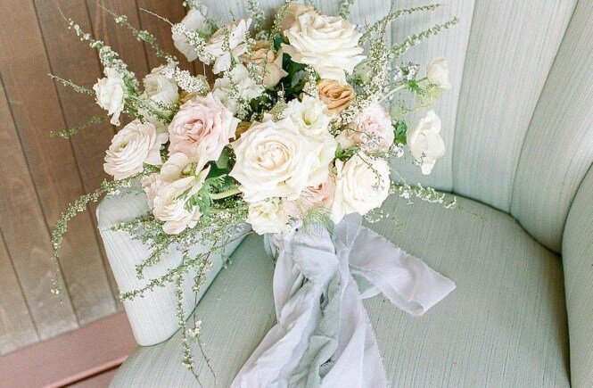 White-and-Green-Romantic-Wedding-Inspiration-8.jpg