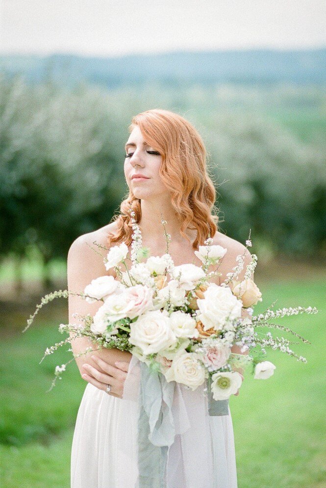 White-and-Green-Romantic-Wedding-Inspiration-27.jpg