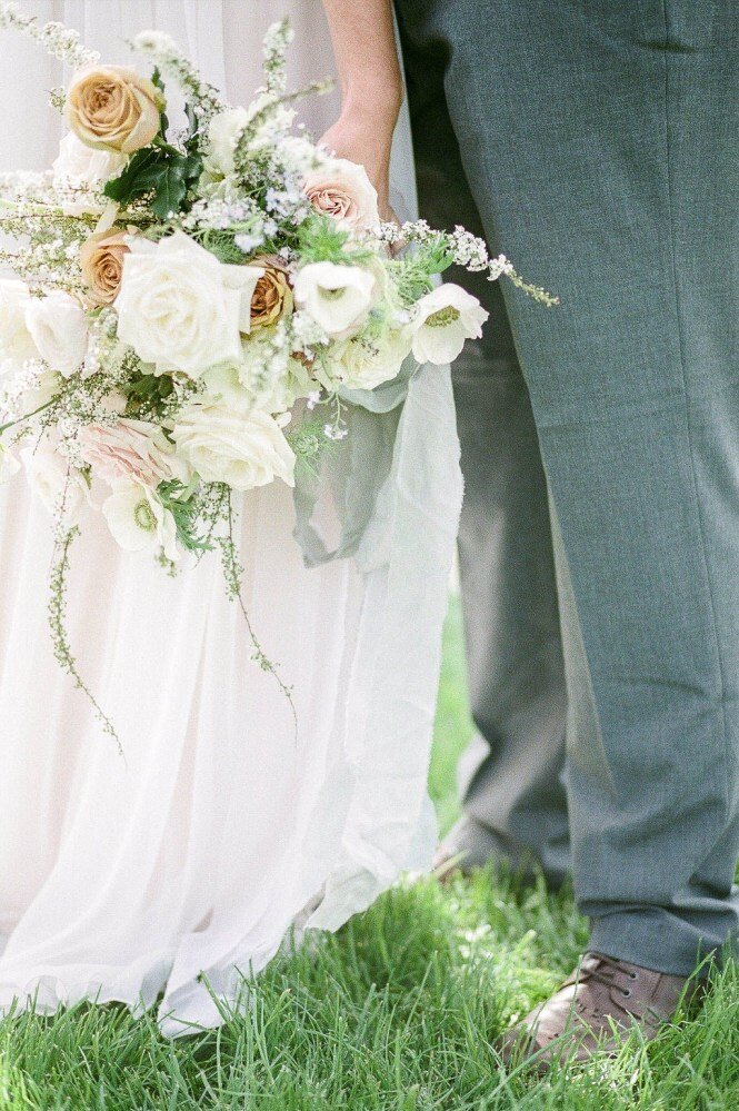 White-and-Green-Romantic-Wedding-Inspiration-31.jpg