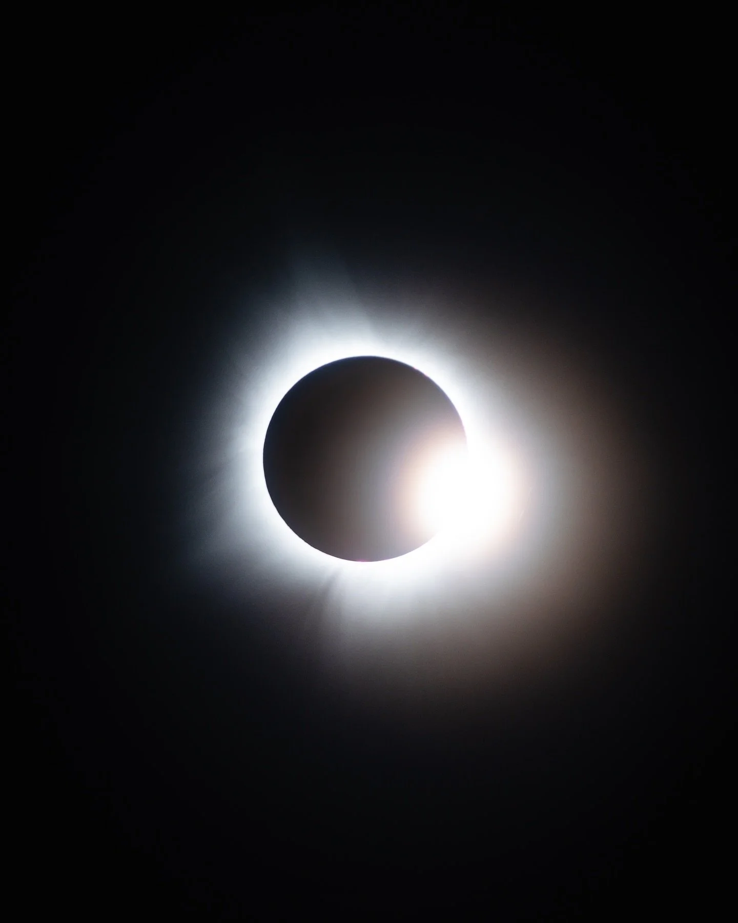Total solar eclipse 2024 shot in Putnam County, Indiana @poynterfamilyfarms! This was right near the end of totality, pretty neat to get to see this from home! More pics to come! #NPMedia
.
.
.
Sony a7iV + 70-200 2.8 GM + 2x Teleconverter &bull; 400m