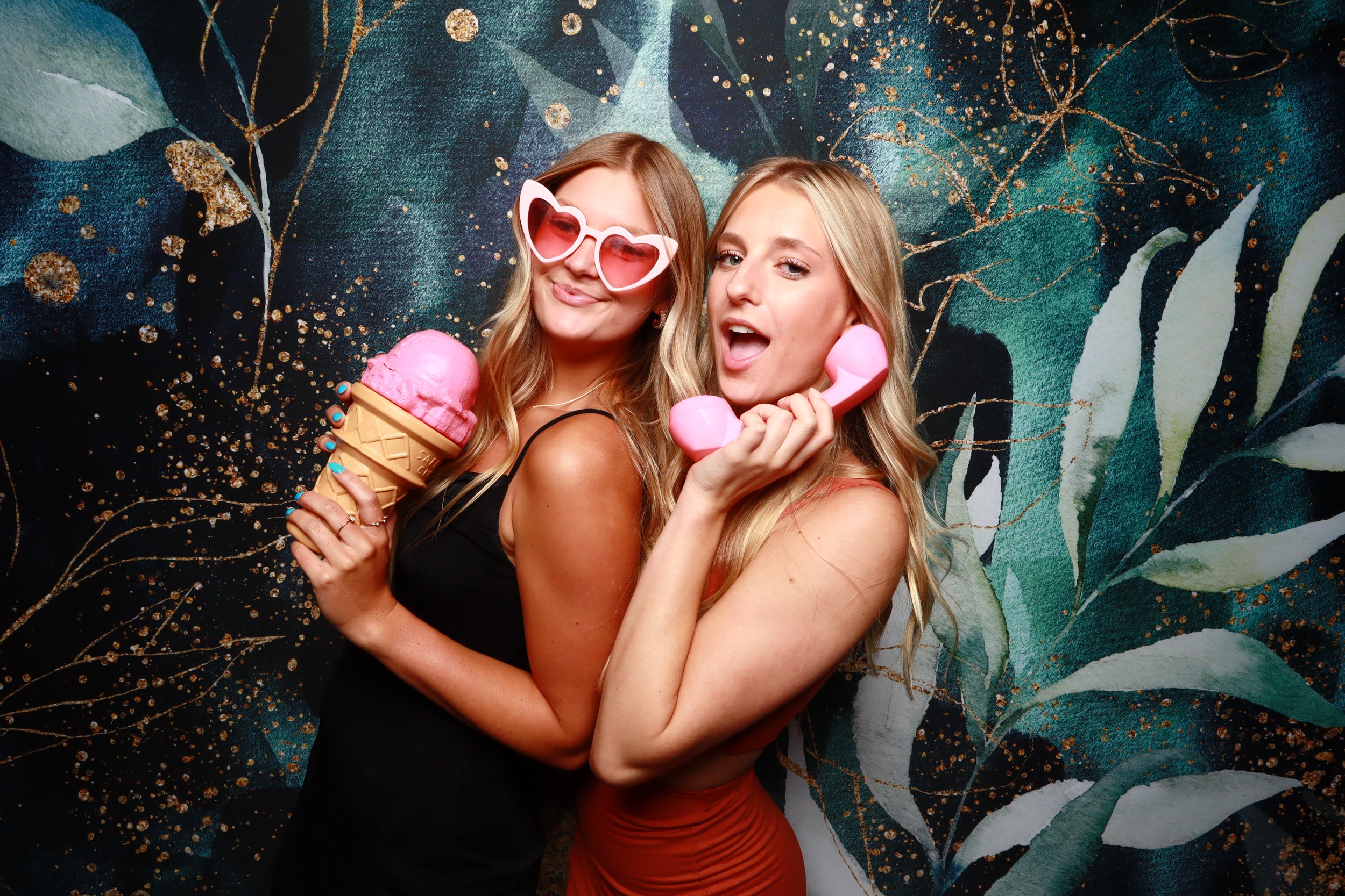 LAMPHOUSE PHOTO BOOTH CO.