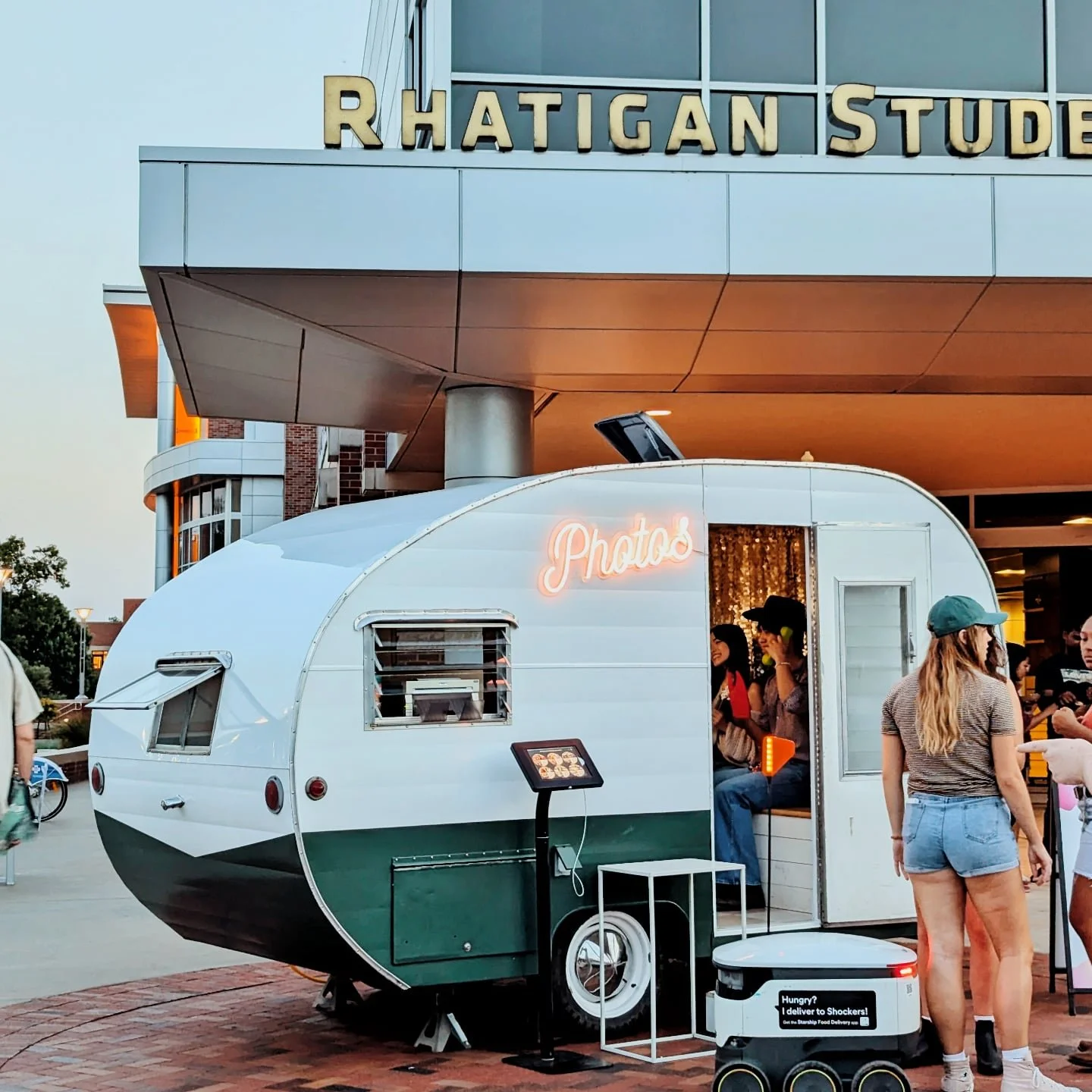 Warmer weather = outdoor events 😎 it's Lampy Camper time y'all. Even the @starshiprobots will wait in line for a cool picture 😉