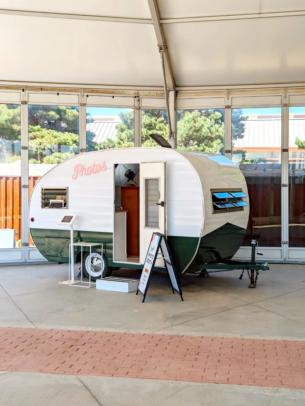 LAMPHOUSE PHOTO BOOTH CO.