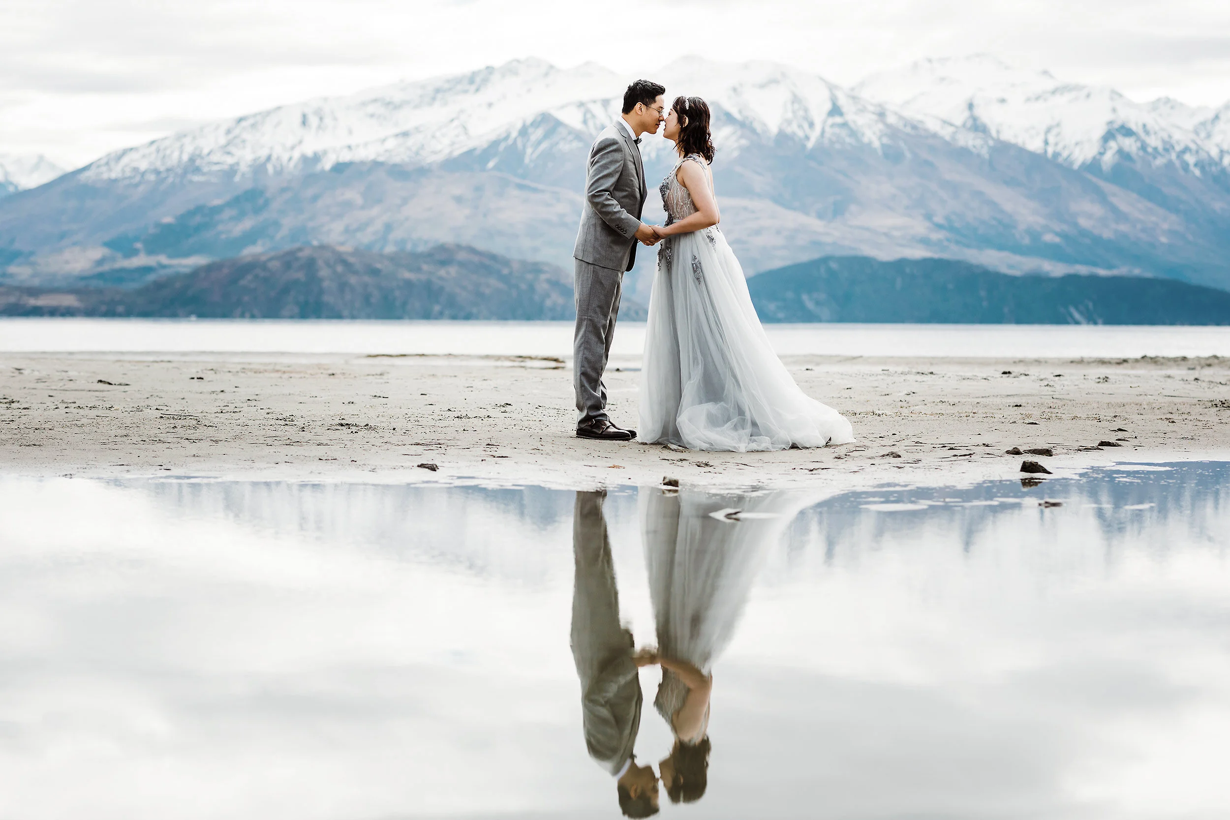 Wanaka Snow Mountain Lakeview Wedding Photo