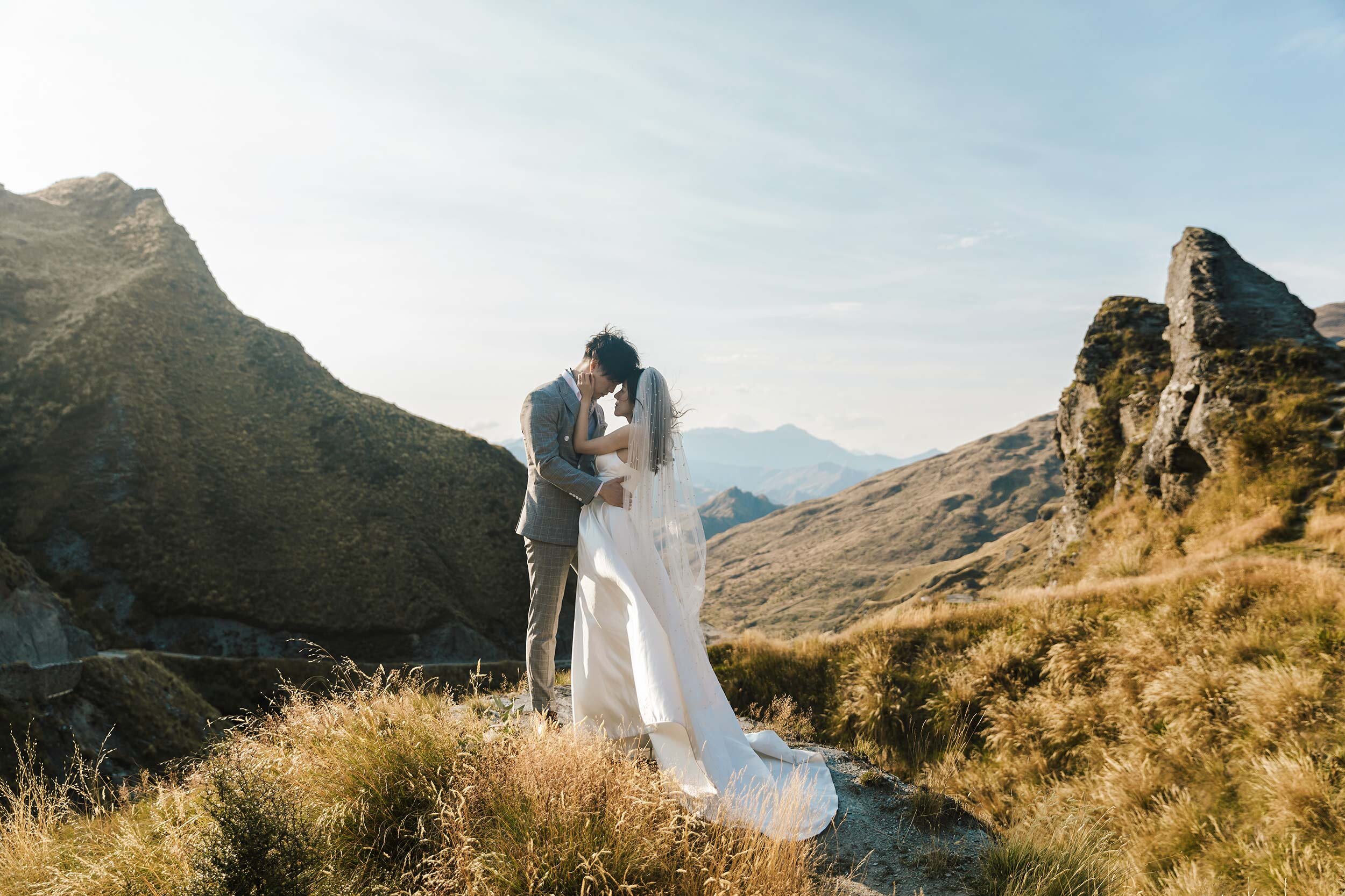 Wanaka Roys Peak Helicopter Wedding （TAN &amp; SU)