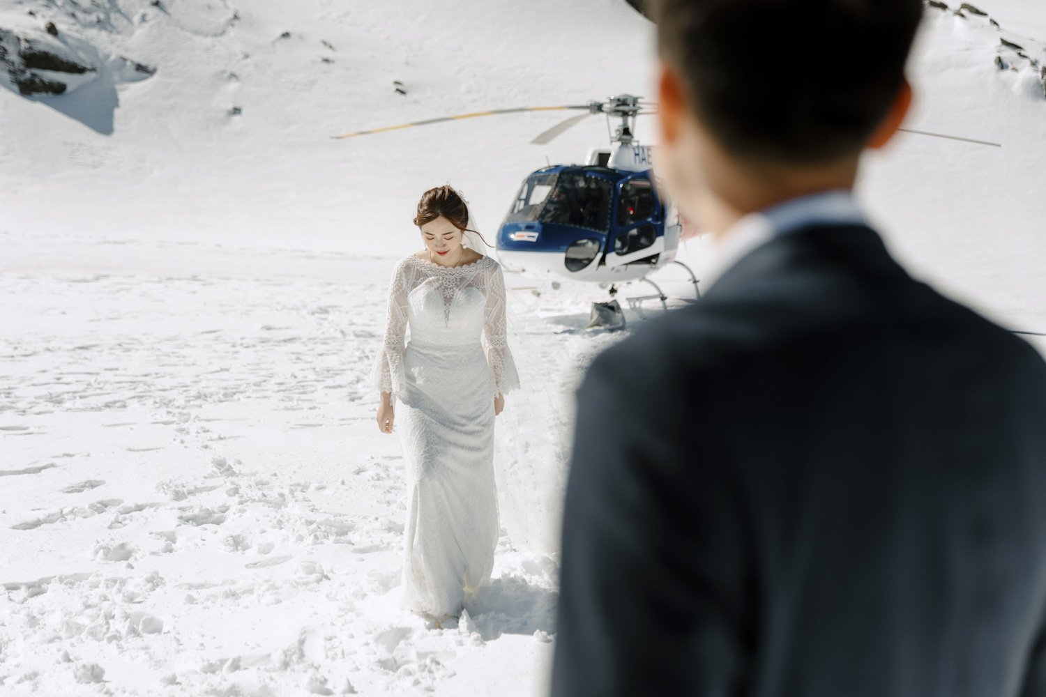 queenstown-remarkables-heli-snow-elopement-wedding00027.jpg