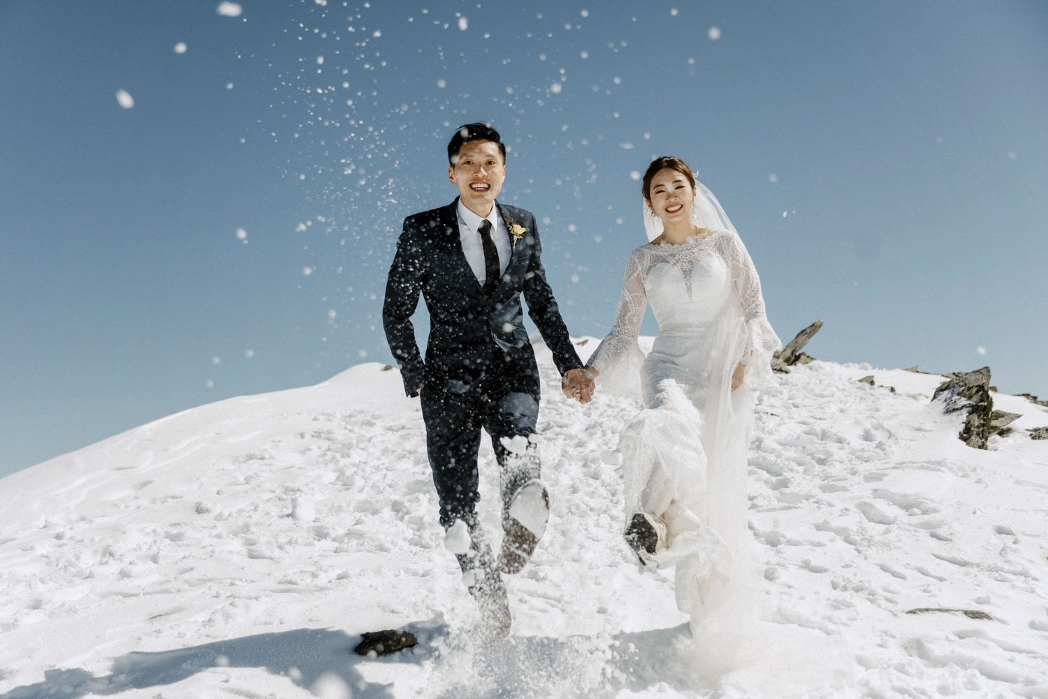 queenstown-remarkables-heli-snow-elopement-wedding00050.jpg