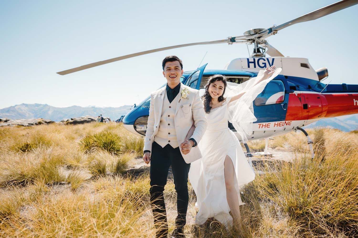 helicopter-mountain-wedding-queenstown-nz-jhosy00022.jpg