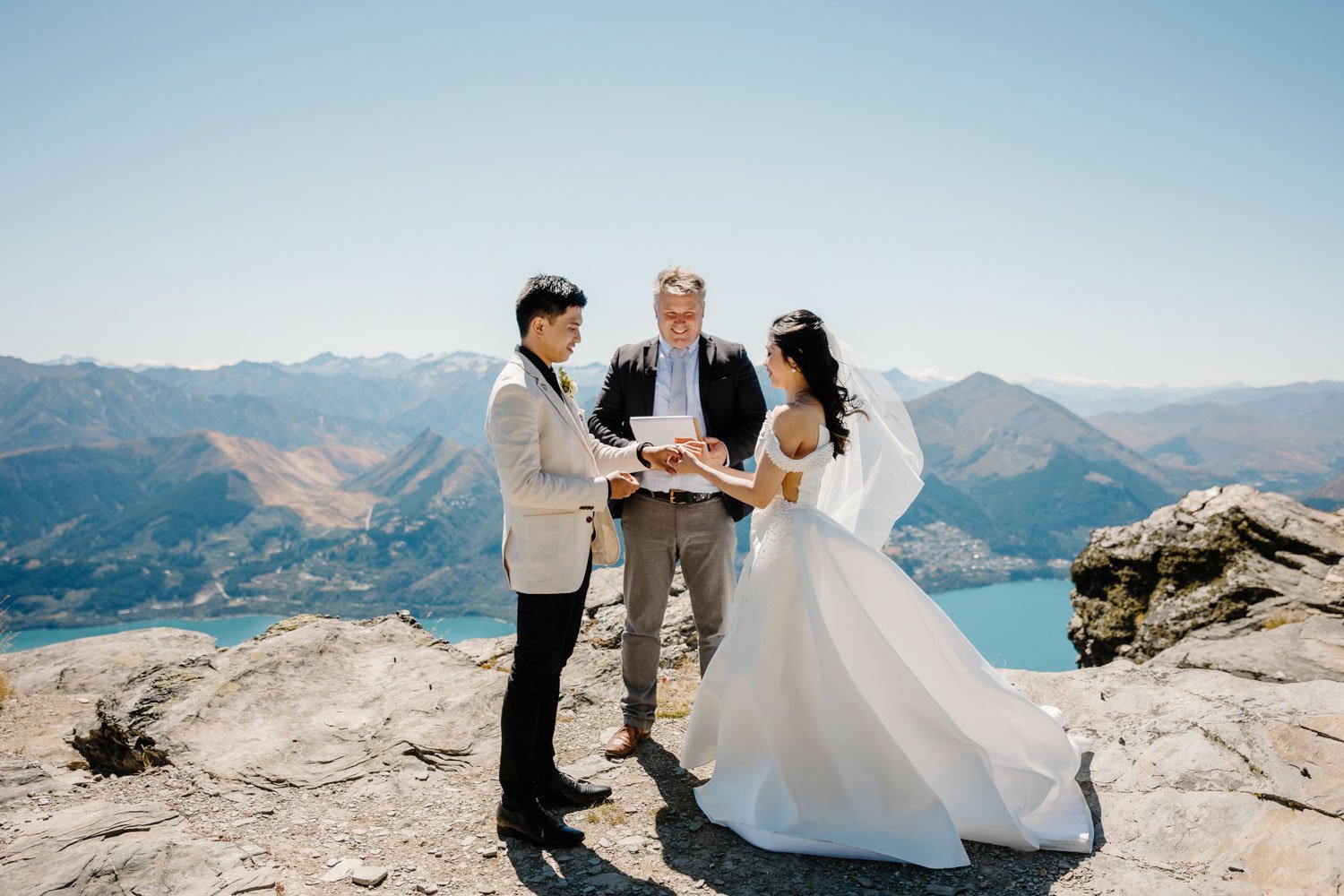 helicopter-mountain-wedding-queenstown-nz-jhosy00031.jpg