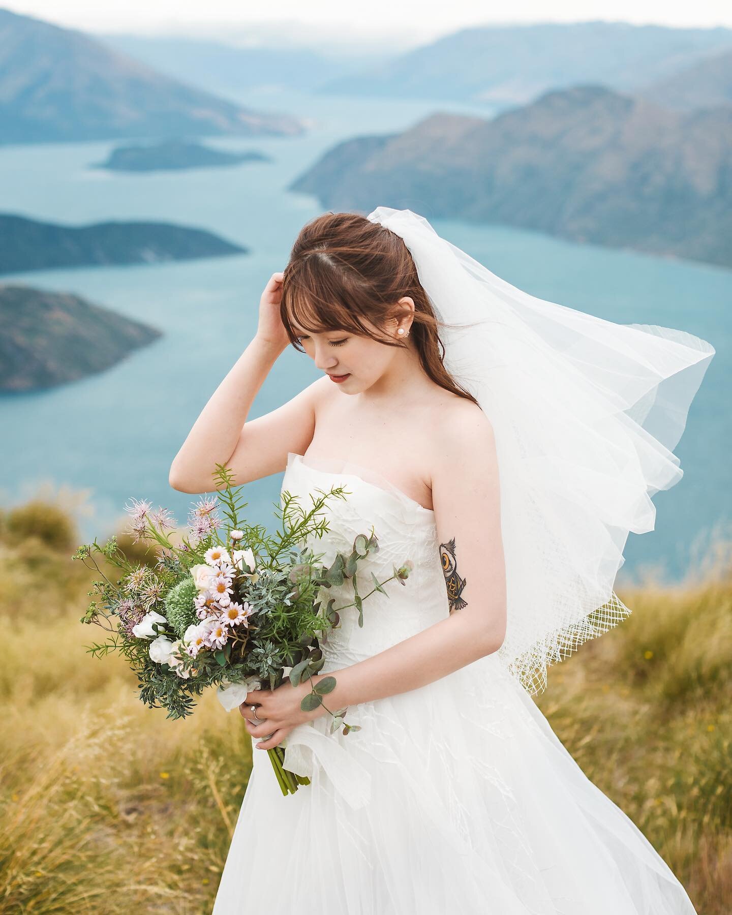 Queenstown NZ dream affordable wedding dress &amp; suit rental

Link in Bio for more information 

Photo @feliximage
Hair&amp;Makeup @yuki.makeupartist 

#queenstownweddingdress #queenstownweddingdresshire #weddingdresses #weddingdressinspiration #we