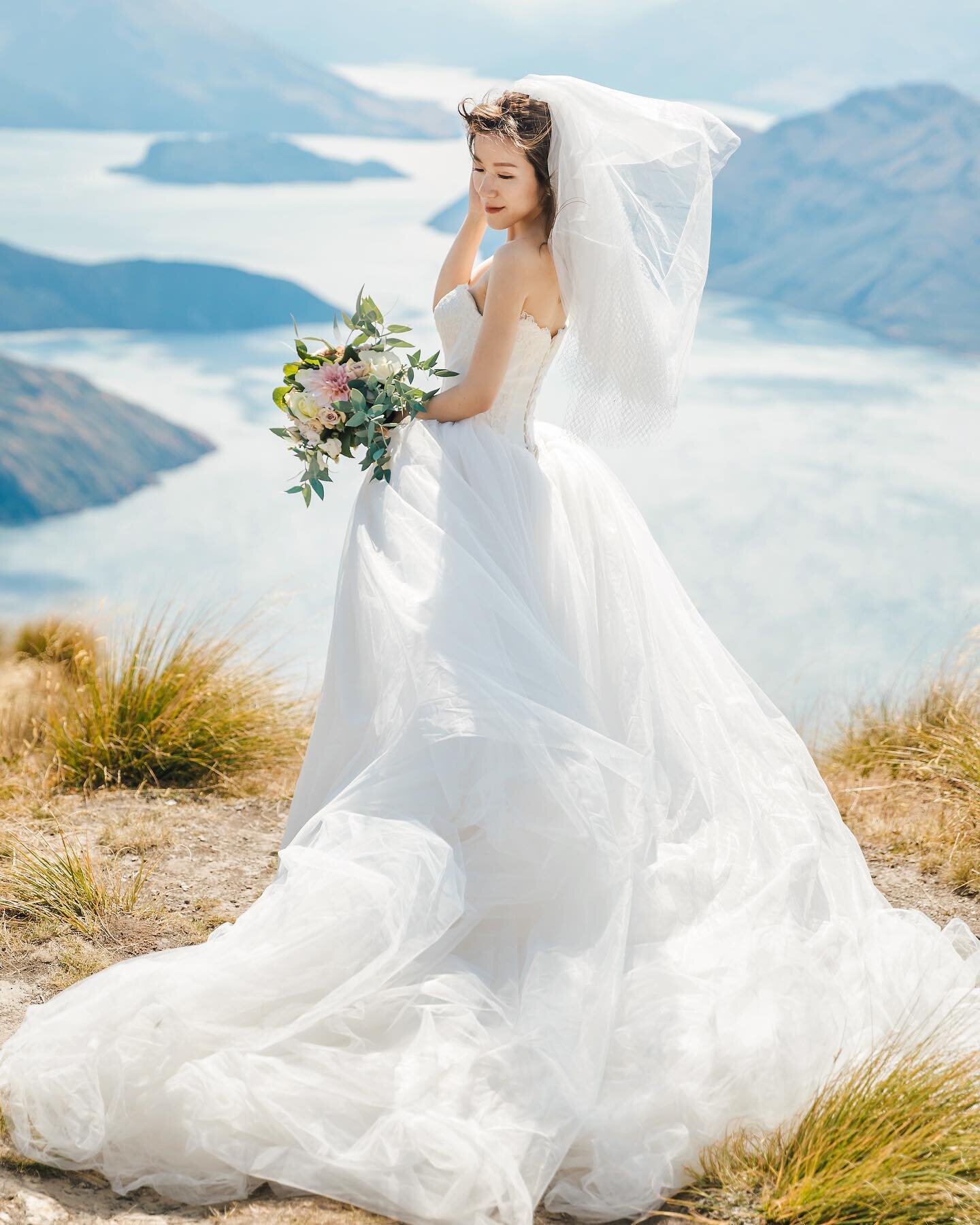 Beautiful wedding dress rental in Queenstown New Zealand

Bust: 80-110cm / Waist 60-85cm (M-L）

Link in Bio for more packages information 

Photo @feliximage
Hair&amp;Makeup @yuki.makeupartist 

#queenstownweddingdress #queenstownweddingdresshire #we