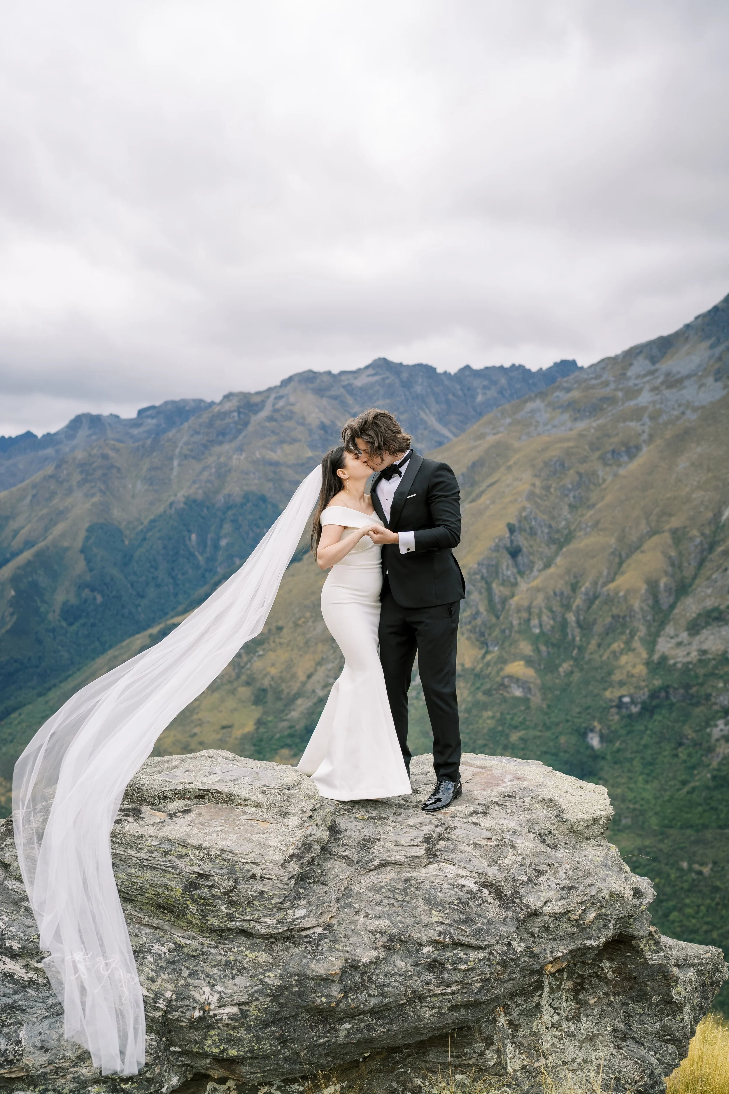 queenstown-helicopter-bayonet-peakk-wedding-scottt00045.jpg