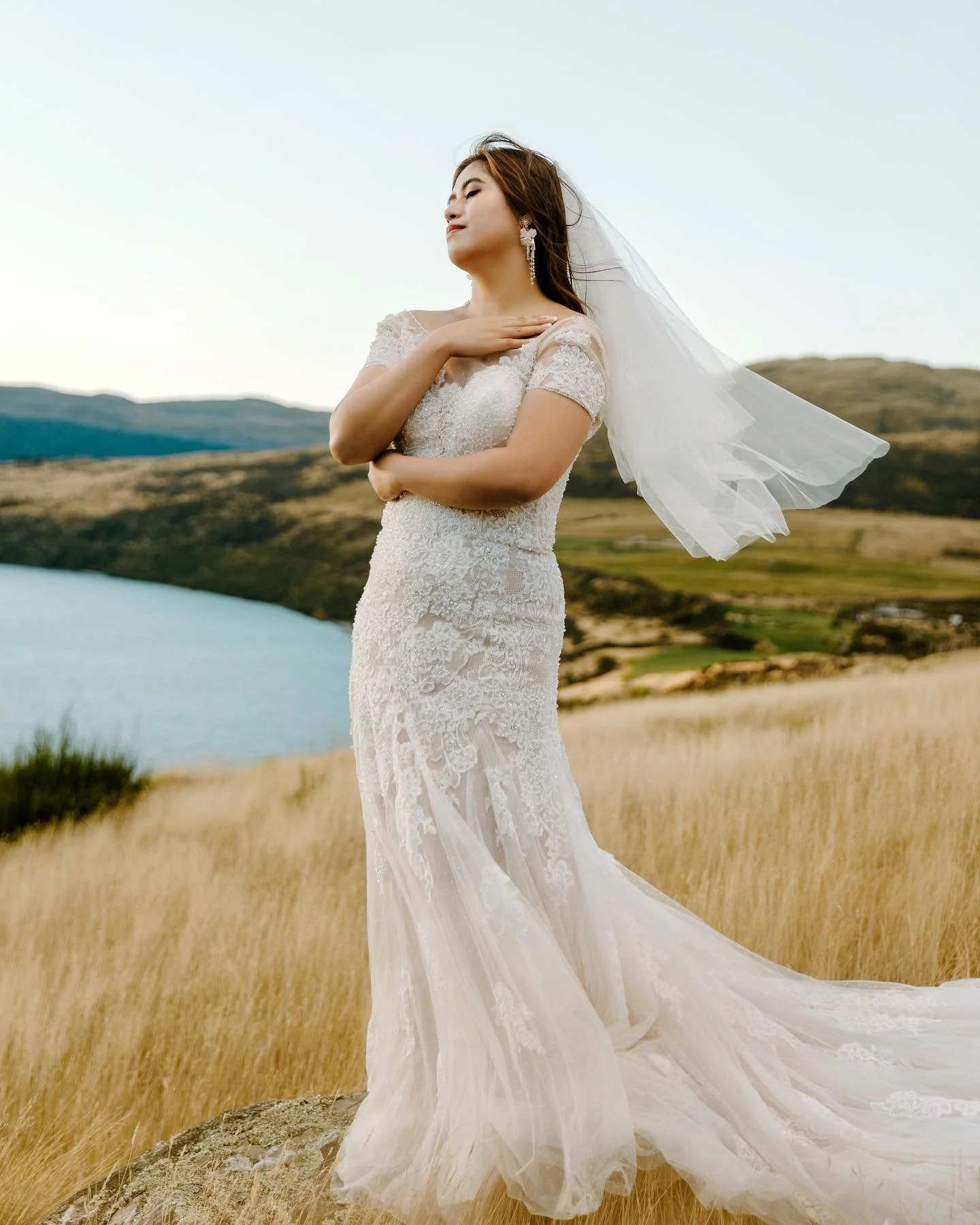 Beautiful wedding dress hire in Queenstown New Zealand
Bust: 82-96cm / Waist 66-75cm (S-M)
Link in Bio for more packages information 
Photo @feliximage
Hair&Makeup @yuki.makeupartist 
#queenstownweddingdress #queenstownweddingdresshire #weddi