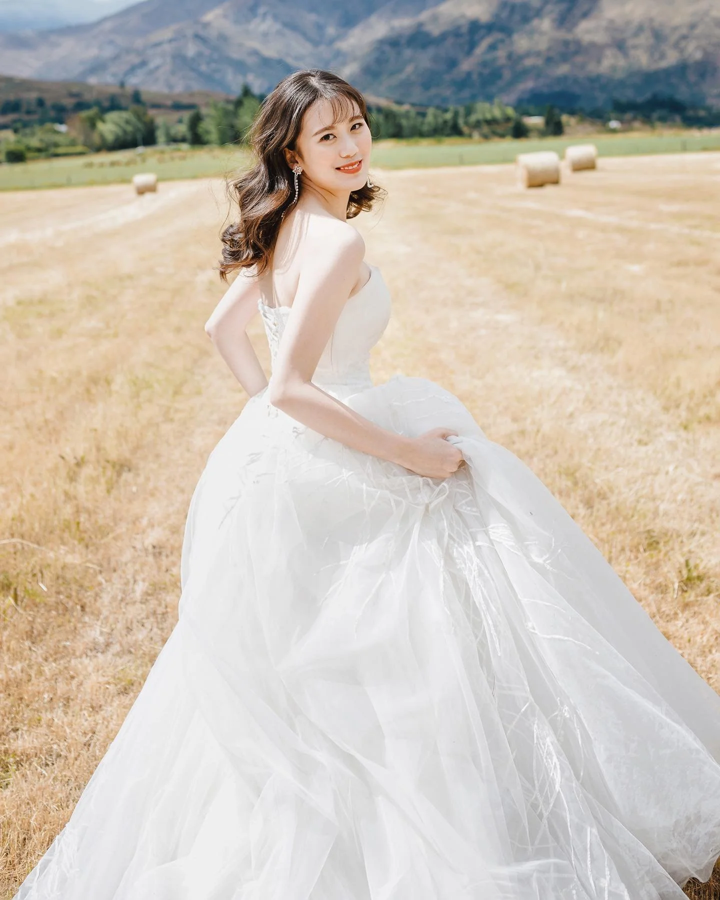 Beautiful wedding dress rental in Queenstown New Zealand
Bust: 80-91cm / Waist 66-78cm (M-L)
Link in Bio for more packages information 
Photo @feliximage
Hair&Makeup @yuki.makeupartist 
#queenstownweddingdress #queenstownweddingdresshire #wed