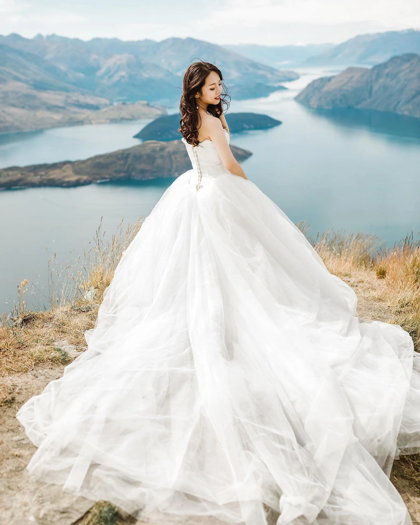 Queenstown NZ beautiful wedding dress rental
Bust: 80-110cm / Waist 60-85cm (M-L)
Photo @feliximage
Hair&Makeup @yuki.makeupartist 
#queenstownweddingdress #queenstownweddingdresshire #weddingdresses #weddingdressinspiration #weddingdressshop