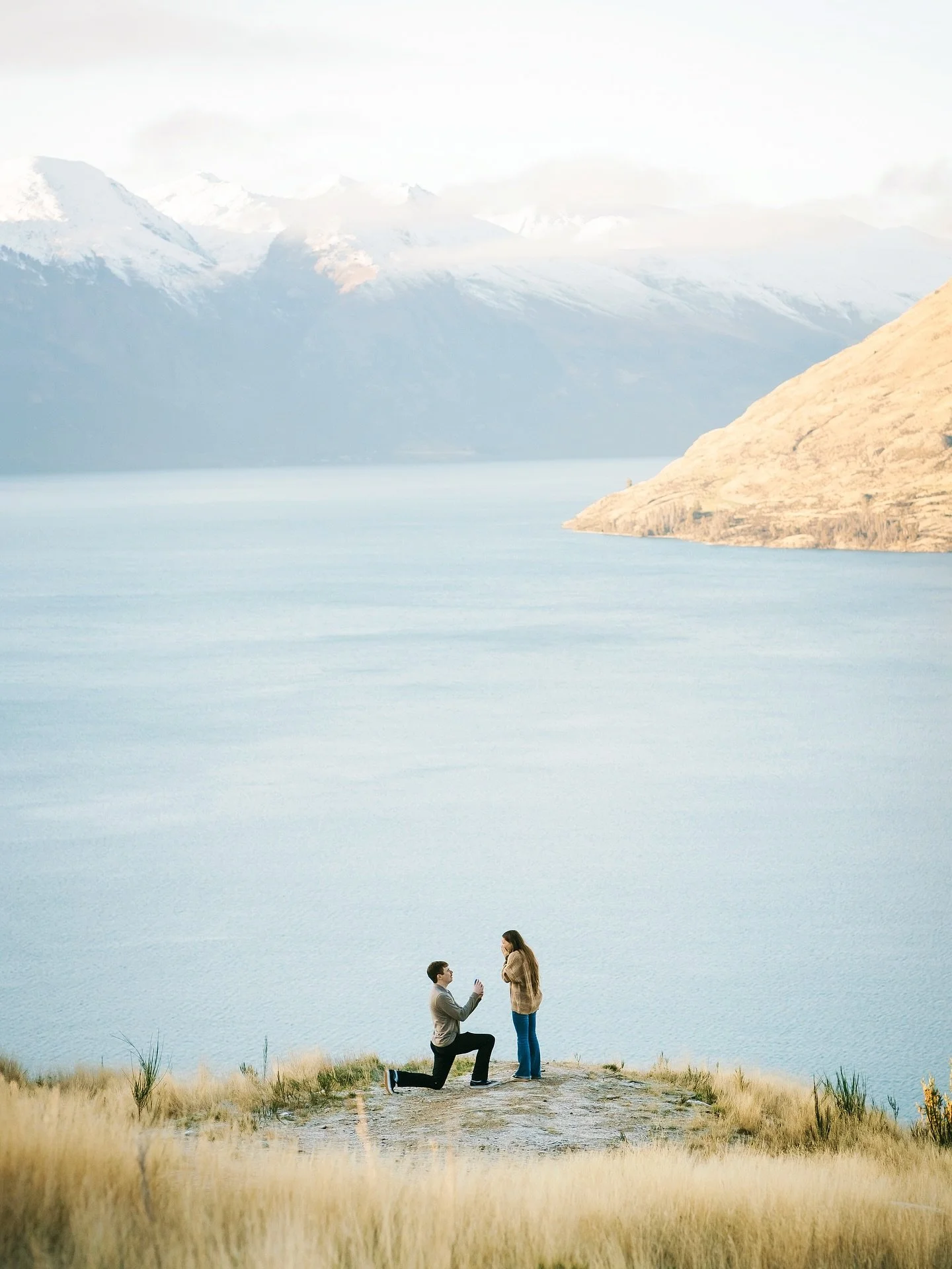 ✨ A winter morning in Queenstown ❄️
Beneath the snowy peaks, by the still lake, under the long white cloud —
he whispered the question that would change everything. 💍
A secret proposal, wrapped in the quiet beauty of winter.
#Queenstown #Wint