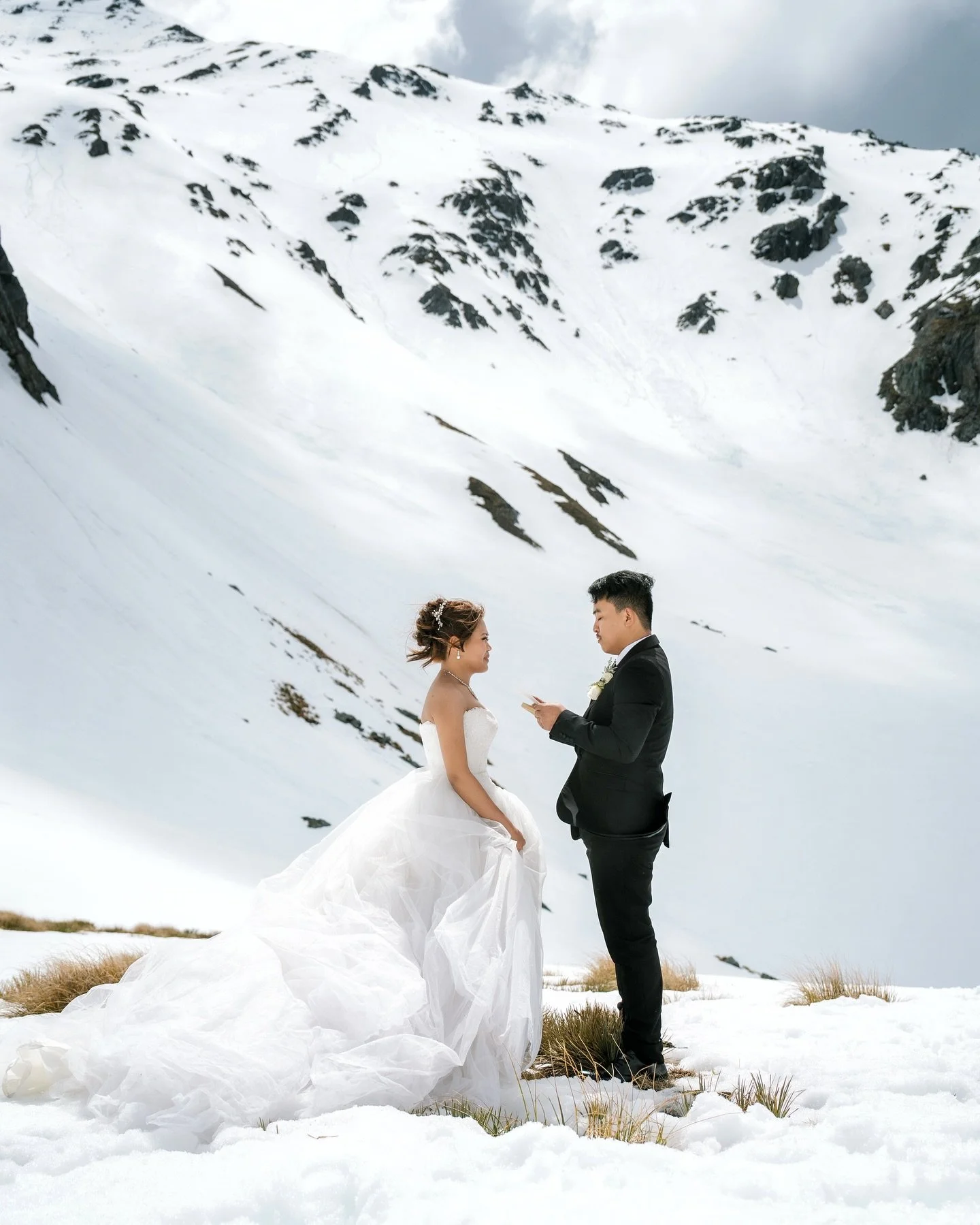 In a world of pure white, a helicopter carries love to the peak of the mountains.
With the wind as witness and snow as the aisle, your embrace is the warmest place on earth.
Love lands softly, and forever begins. 🤍🚁❄️

Planning &amp; photography @f