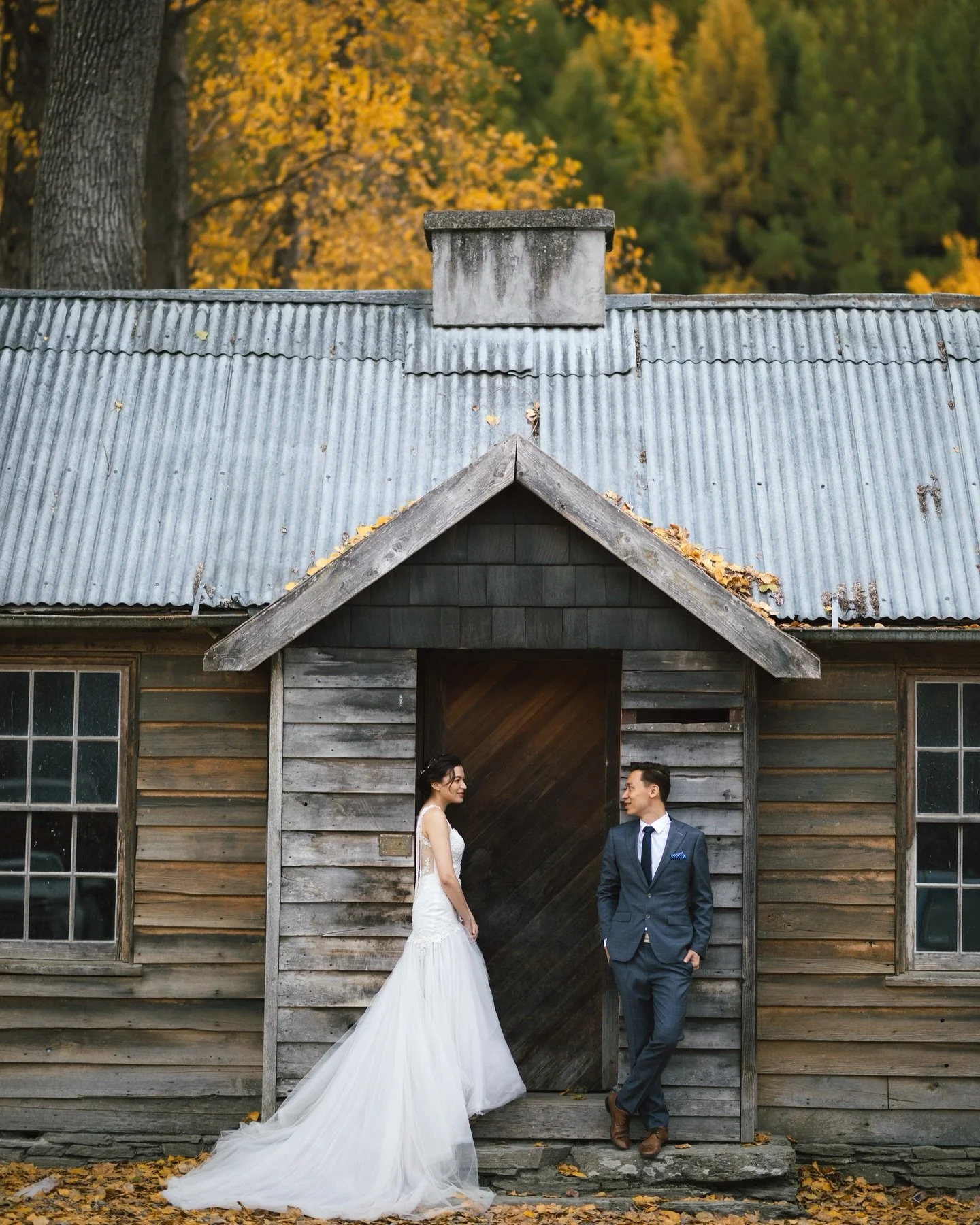Framed by mountains, wrapped in autumn colors

#autumnnz #queenstownautumn #arrowtownautumn #prenupshoot #queenstownphotographer