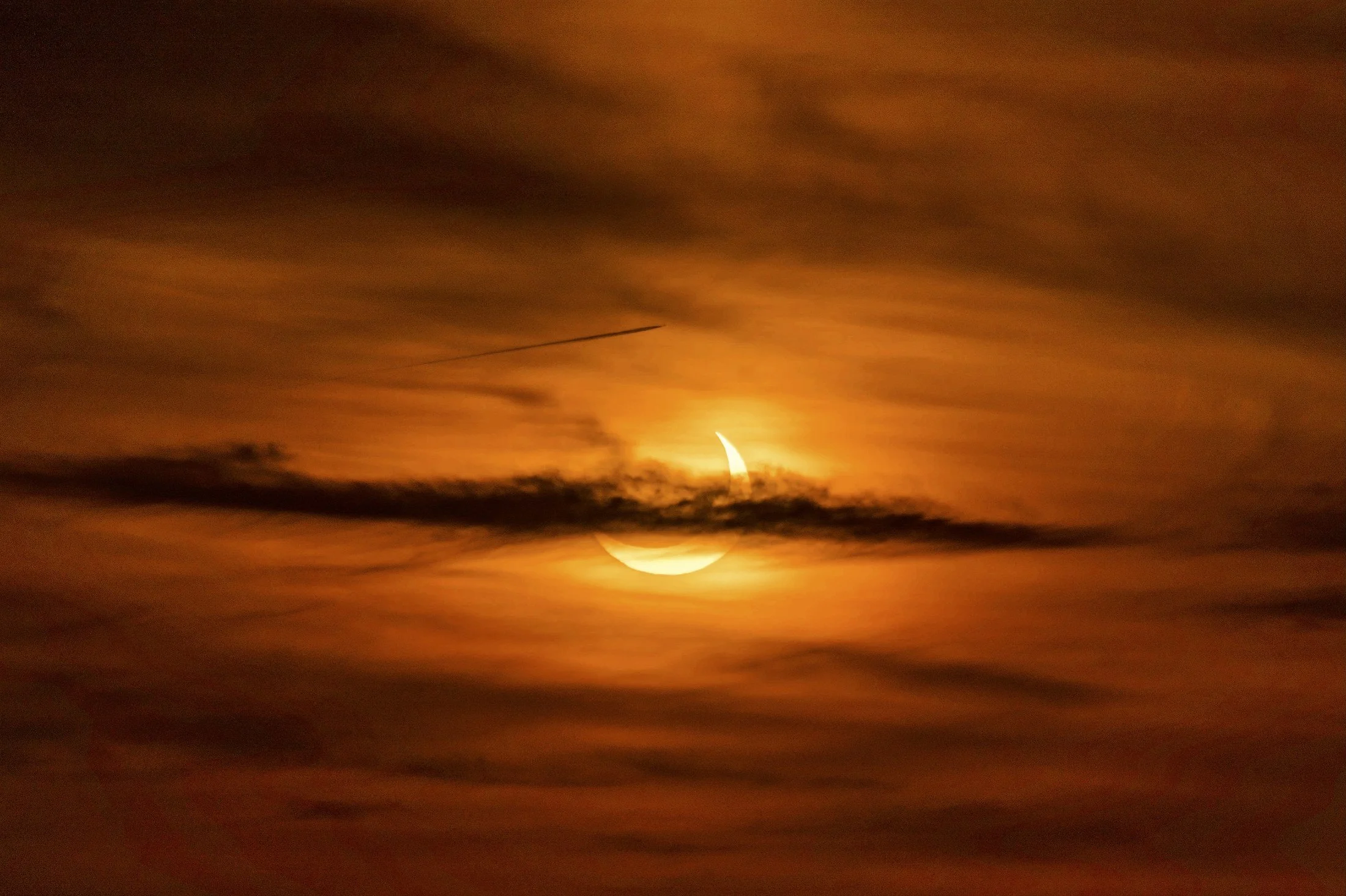 013 · (june 2021)
crescent sunrise and passenger jet
