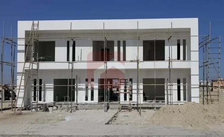 Under construction two-story building executed by Alrabita Prefab Co. بيت دورين قيد الانشاء تم تنفيذه من قبل مصنع الرابطة للبيوت الجاهزة