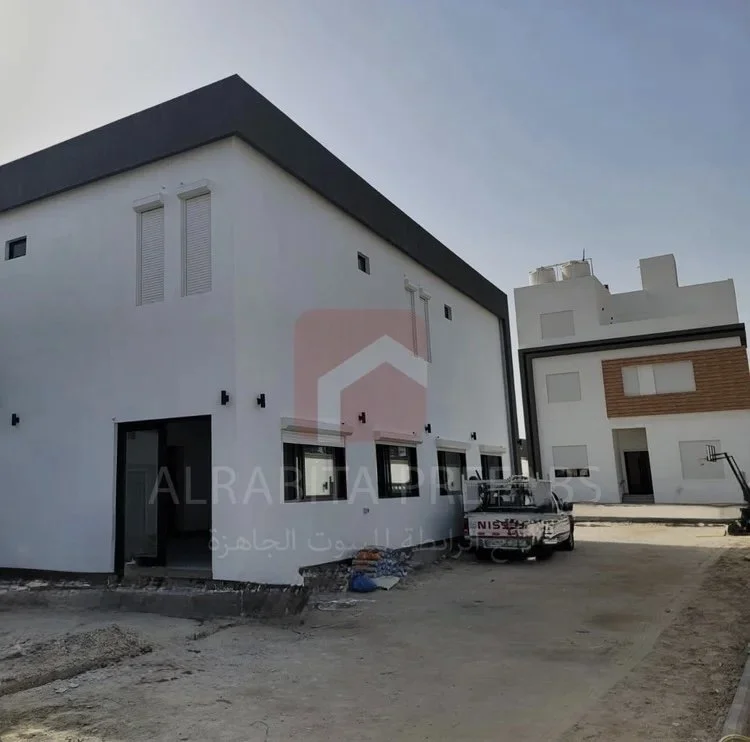 Prefabricated two-story building under construction executed by Alrabita Prefab Co. بيت دورين قيد الانشاء تم تنفيذه من قبل مصنع الرابطة للبيوت الجاهزة