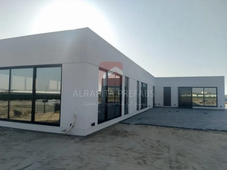 Modern prefabricated chalet executed by Alrabita Prefab Co. شاليه جاهز بطراز حديث مسبق الصنع تم تنفيذه من قبل مصنع الرابطة للبيوت الجاهزة