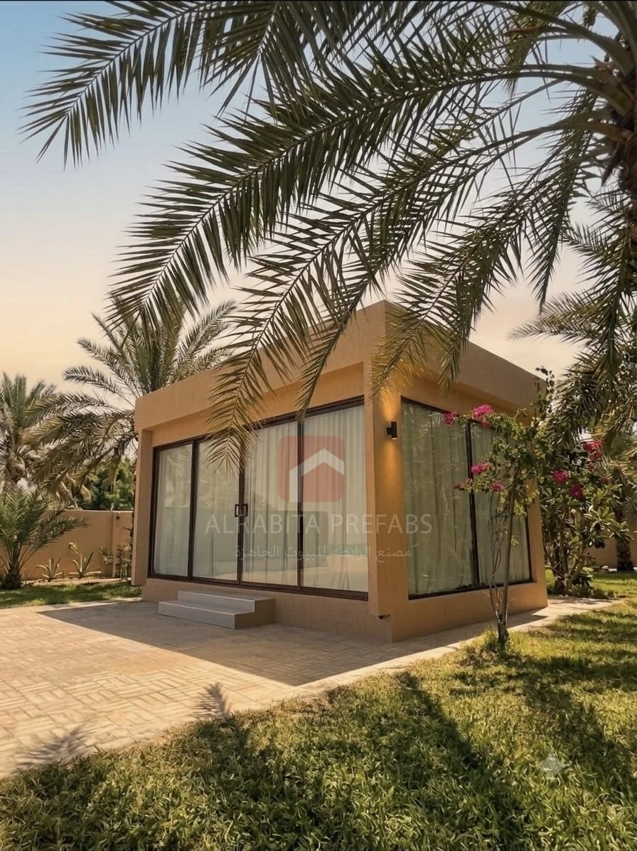 Modern prefabricated diwaniya executed by Alrabita Prefab Co. ديوانية بطراز حديث من انتاج مصنع الرابطة للبيوت الجاهزة.