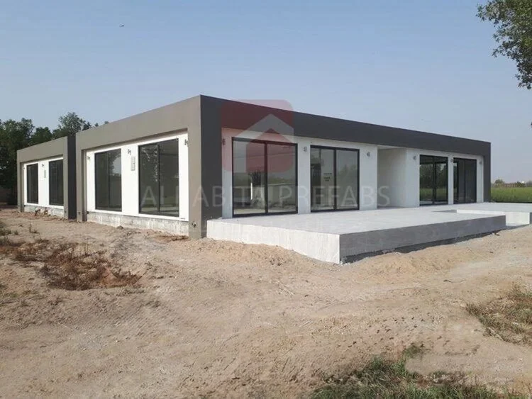 Modern prefabricated chalet executed by Alrabita Prefab Co. شاليه جاهز بطراز حديث مسبق الصنع تم تنفيذه من قبل مصنع الرابطة للبيوت الجاهزة