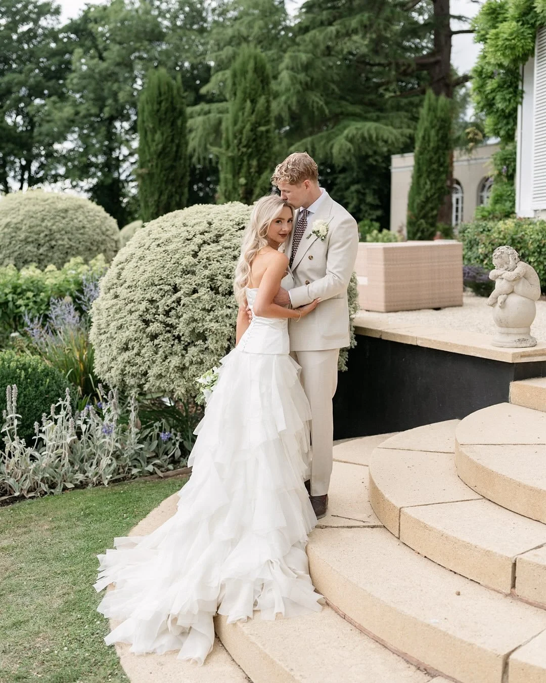 Hi my name is Ashley, and I&rsquo;ve a bit of a thing for statement dresses.

And this, this most definitely is a statement dress!

@deerparkcountryhouse 
@jesuspeiroofficial 
@morgan_davies_bridal 
@louiseelisebridalalterations