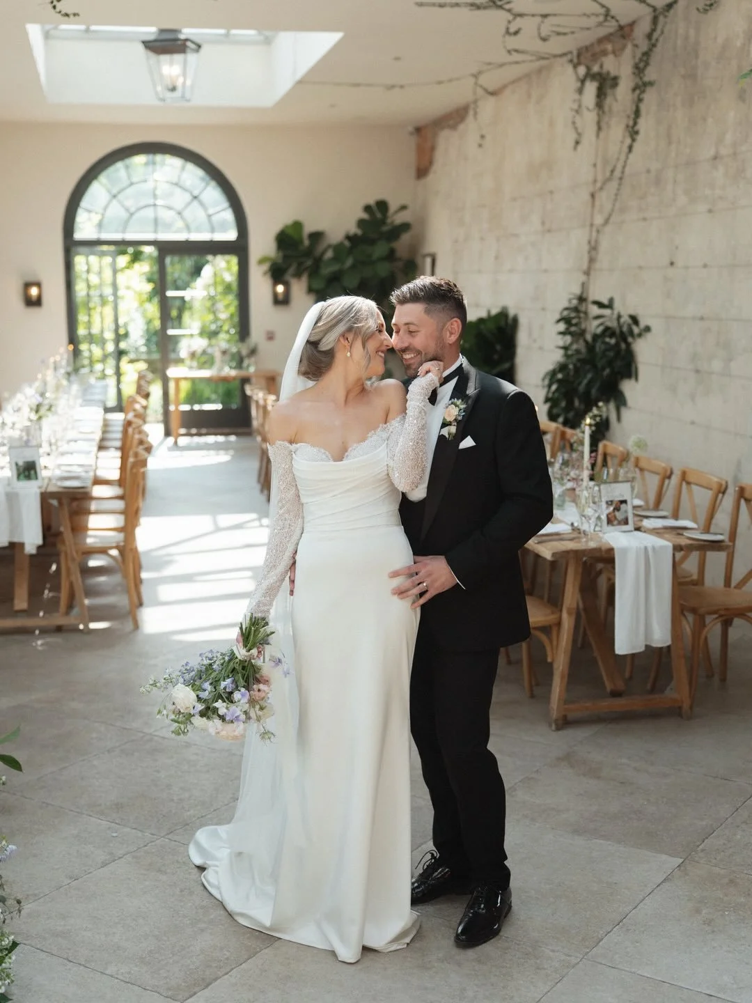 Florals, warm afternoons, a menu consisting of steak, potato terrine &amp; hispi cabbage (🤌🏼), and two people a little bit in love. &lsquo;25 has set the bar high for this year.

@middletonlodge 
@a.f.hairstyling 
@annamcclenmakeup 
@evalendel 
@ma