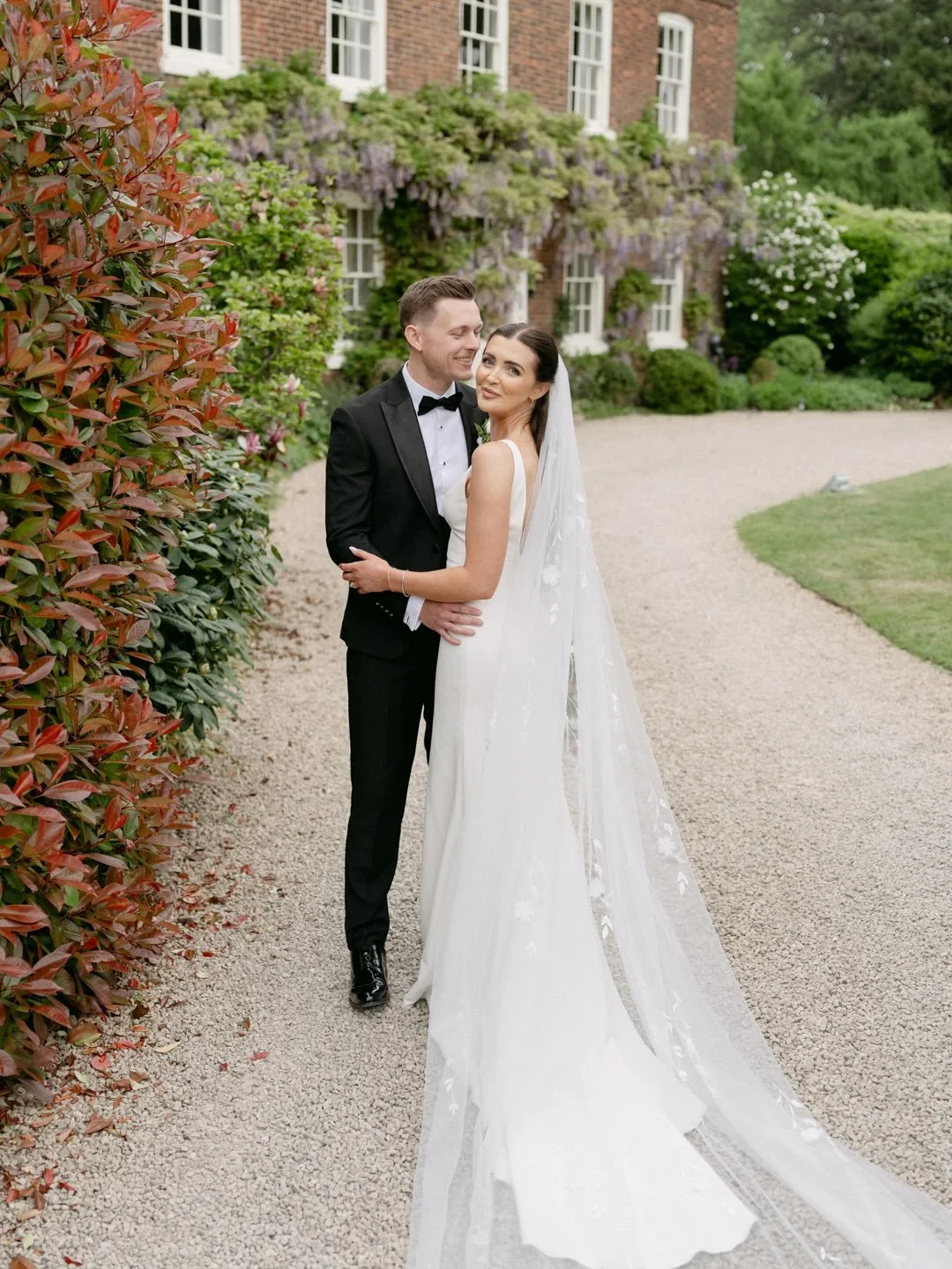 &ldquo;We do want gorgeous pictures, but we also don&rsquo;t want to spend all day having them taken&hellip;&rdquo;

The single biggest request from nearly all couples. How do you make that work? Just be in love (or at least pretend).

Natural intera