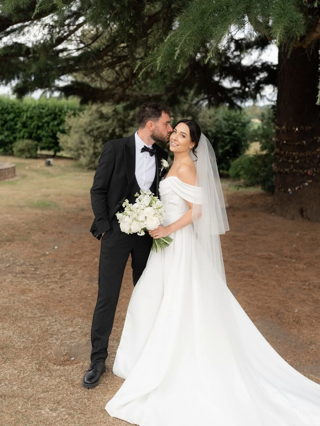 If you&rsquo;ve ever been told you need to do a complete outfit change to pull off two looks on your wedding, Abbie is here to give you a masterclass on how that is oh so very, very wrong. 🥂💃🏻

@swancar_farm_country_house 
@leahbaileyhair 
@makeup