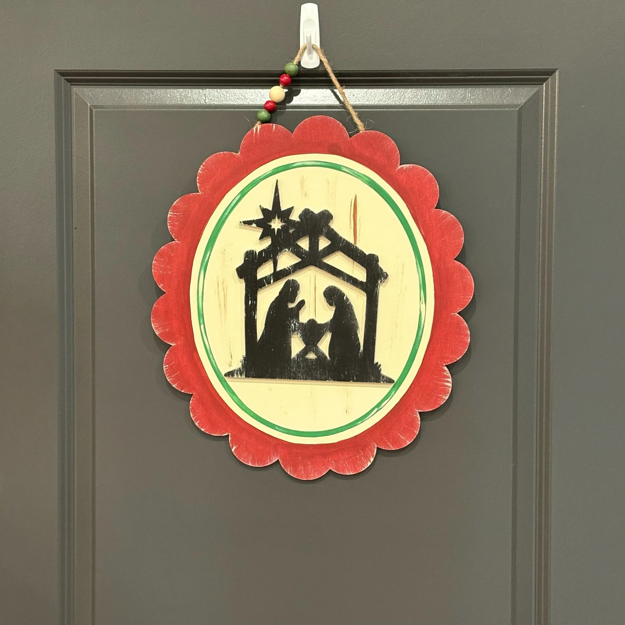 Scalloped Nativity Door Hanger