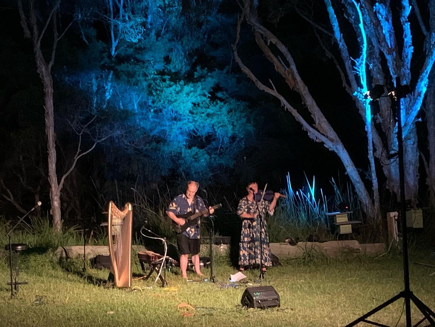 Fabulous concert on Coochie last weekend. Tidal Moon are local musicians, Barbara and Jose. The were joined by Melbourne duo Green Fieldz. Terrific music!! So entertaining. Thank you so much 💙💚🌟🌙
#coochiemudloisland #tidalmoon #greenfieldz #outdo