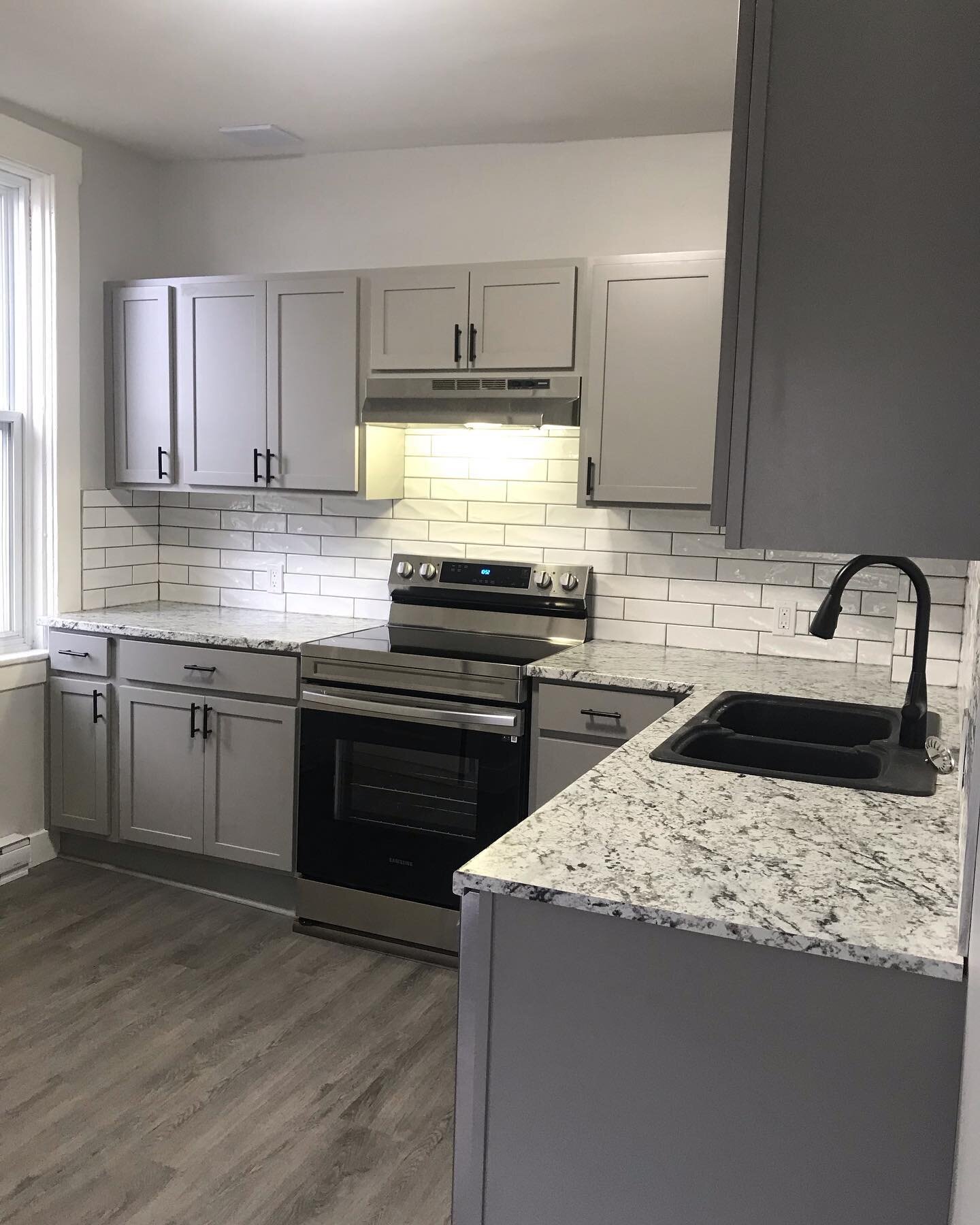 Before and after photos from one of the units in our 7 unit buy, renovate and refinance project in Moncton NB

More transformations from this building to come!! With @adriana.ostapenko 

Big thanks to @k2pmgmt for their help with the renovations on t