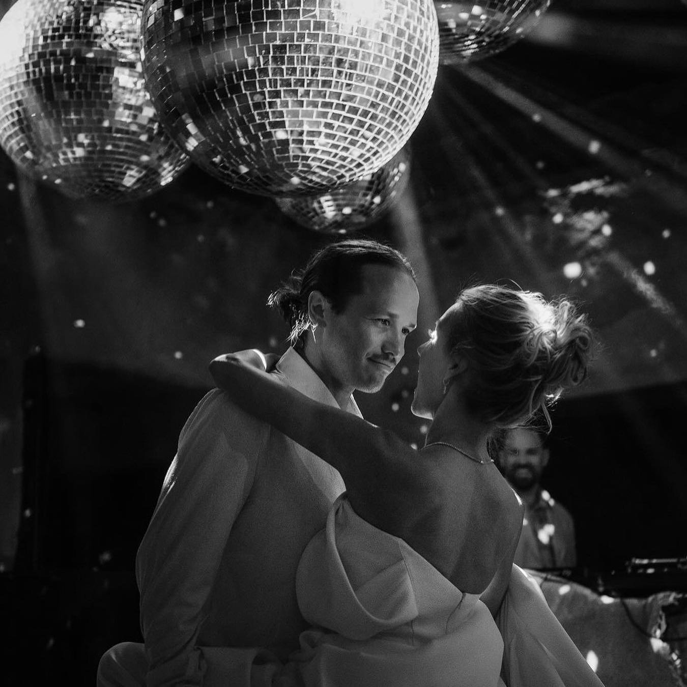 the first dance 

______ o u r  t e a m 
@michaeldrummondphoto @isabeldurant @cloudmountaintops @hotelsancristobal @trilogyproduction @warehouserentals @soulclapofficial @di.analog.mx