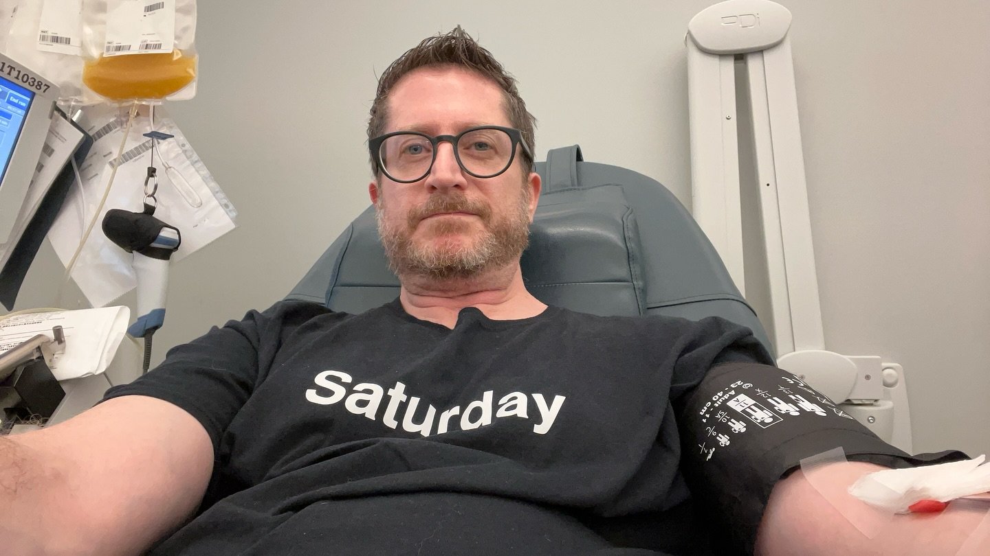 Today is Saturday. Here I am in my Saturday shirt. Donating platelets. Saving lives. #art #davidgregharth #harth #saturday #dayoftheweek #dotw #platelets #plateletdonor #donateplatelets #givebloodnyc #giveblood #nybloodcenter #newyorkbloodcenter @new